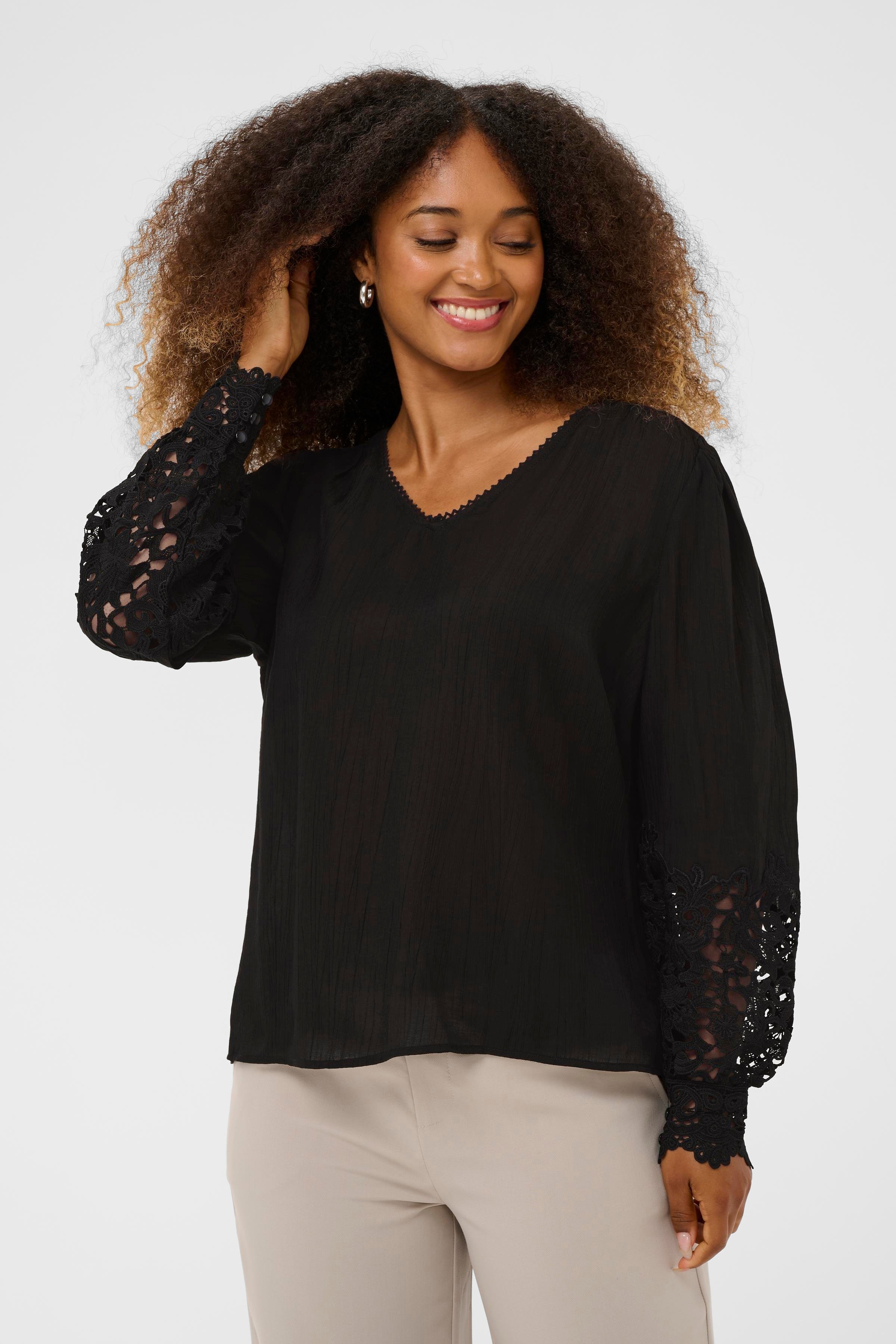 CRTina Blouse LOOKBOOK FRONT 10614427-100120