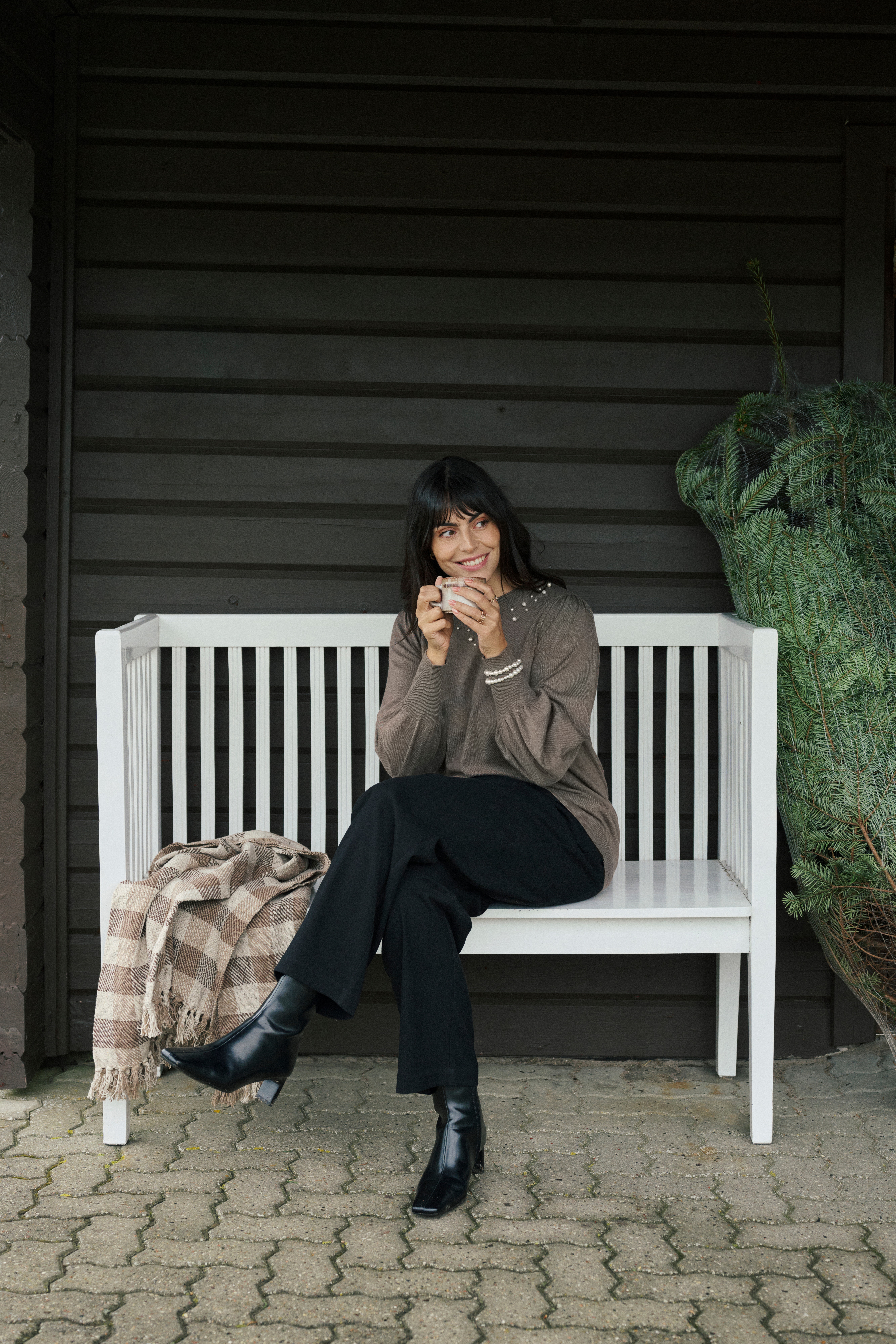 KCrahina Pullover LOCATION NONE 10583802-190808