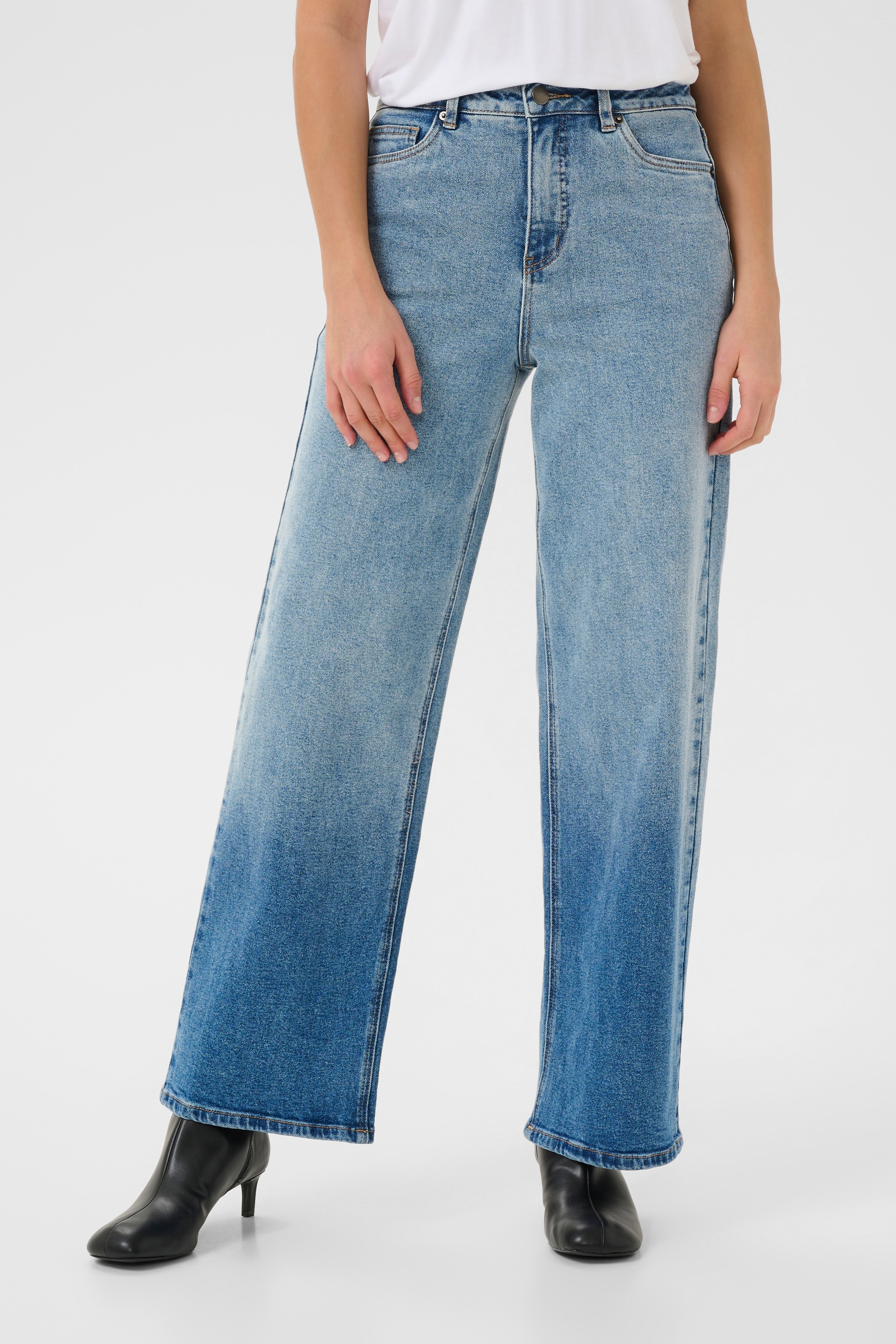 KAmiala Jeans LOOKBOOK FRONT 10509935-107432