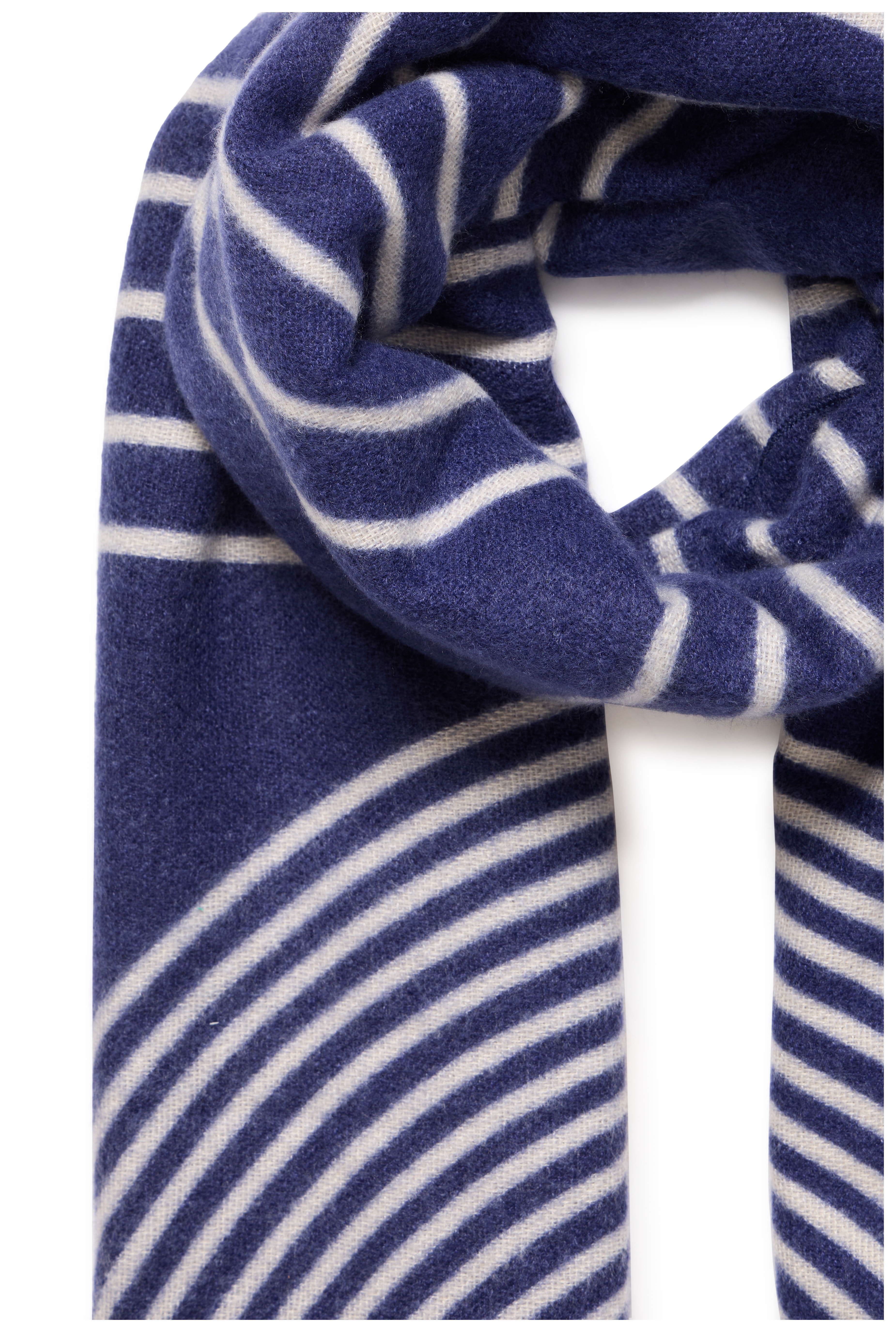 IALANA Scarf PACK FRONT 20124384-193925