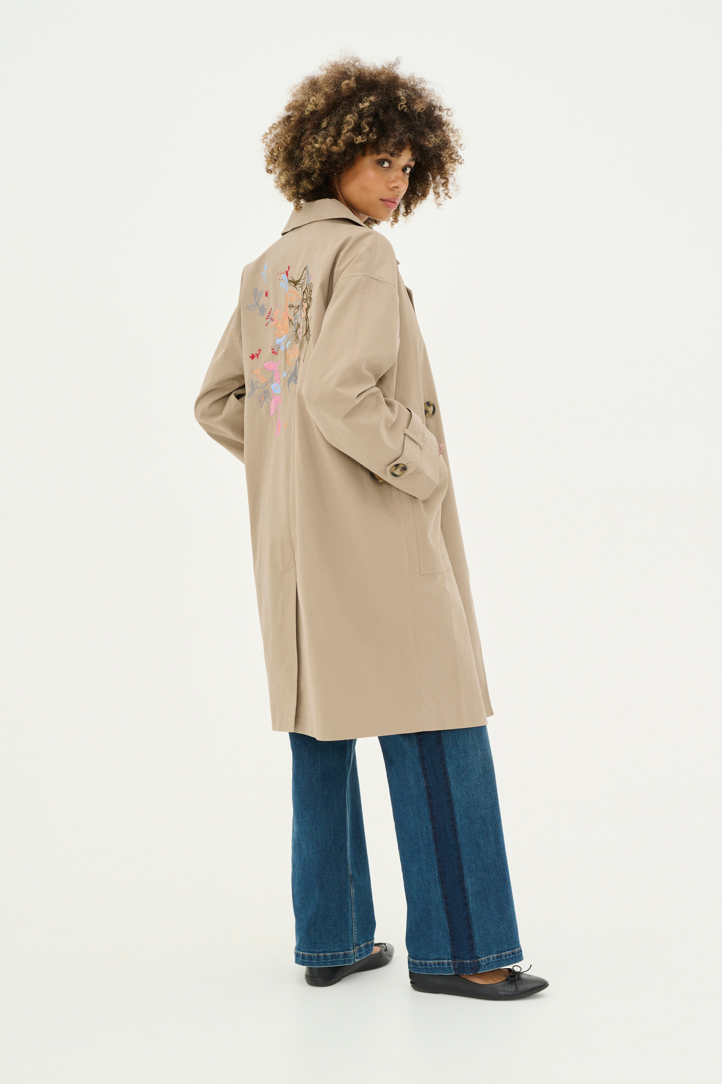 CUaugustina Trenchcoat with embroidery LOOKBOOK BACK 50110718-171009