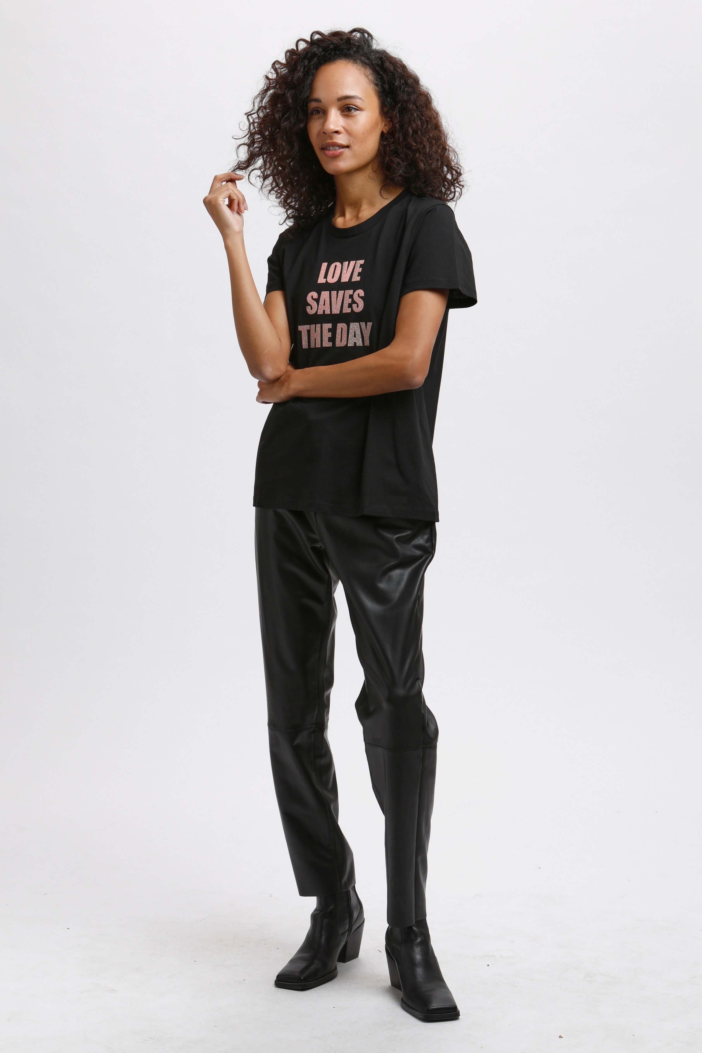 KAmira T-shirt LOOKBOOK FRONT 10505807-100121