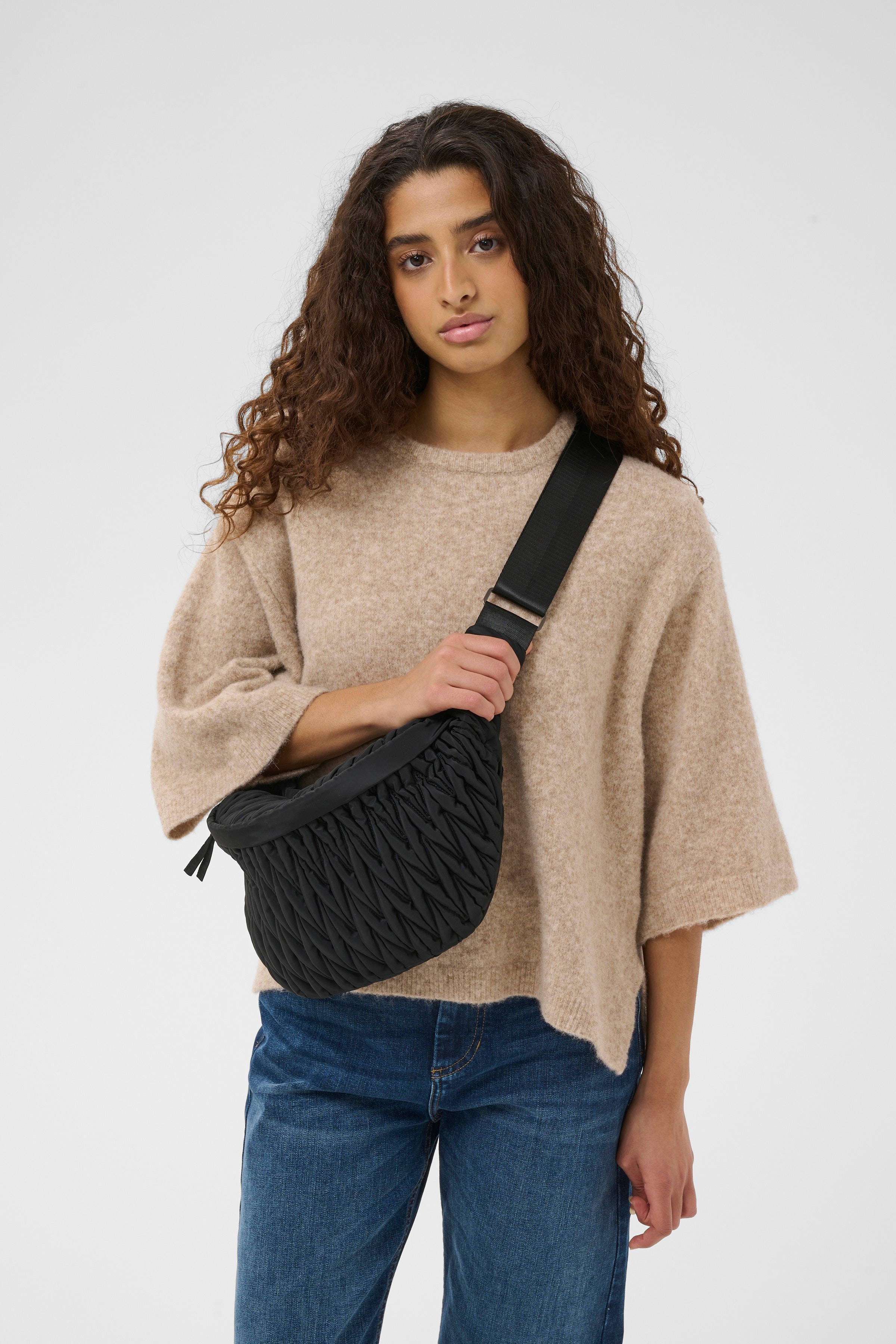 SAMYIW BUMBAG LOOKBOOK FRONT 30112468-194008