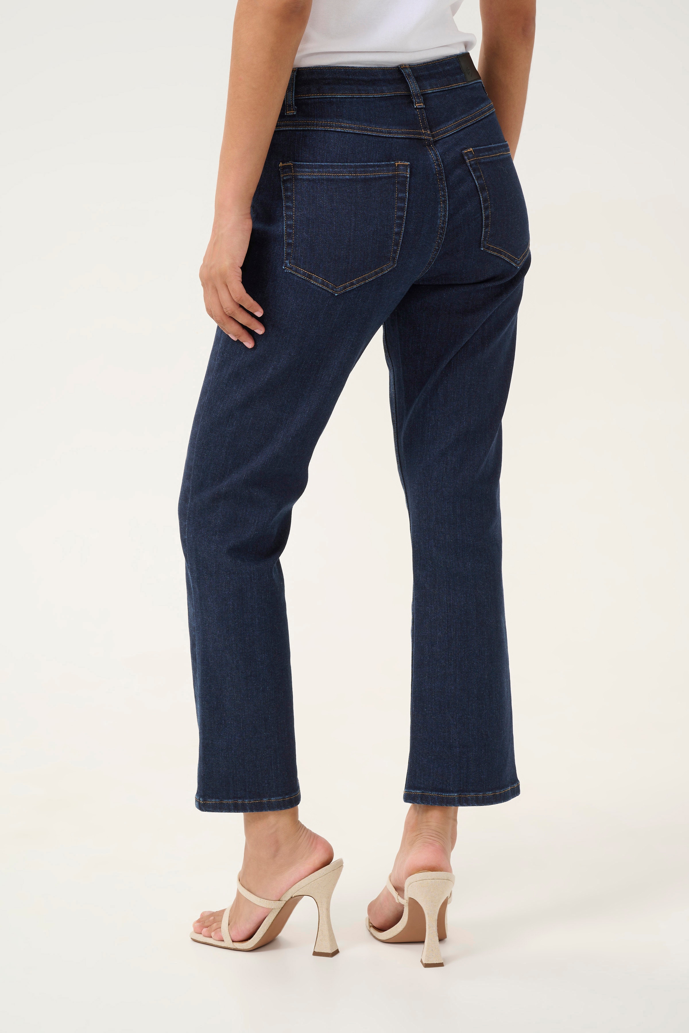 KAsinem Cropped Jeans LOOKBOOK BACK 10506133-106360