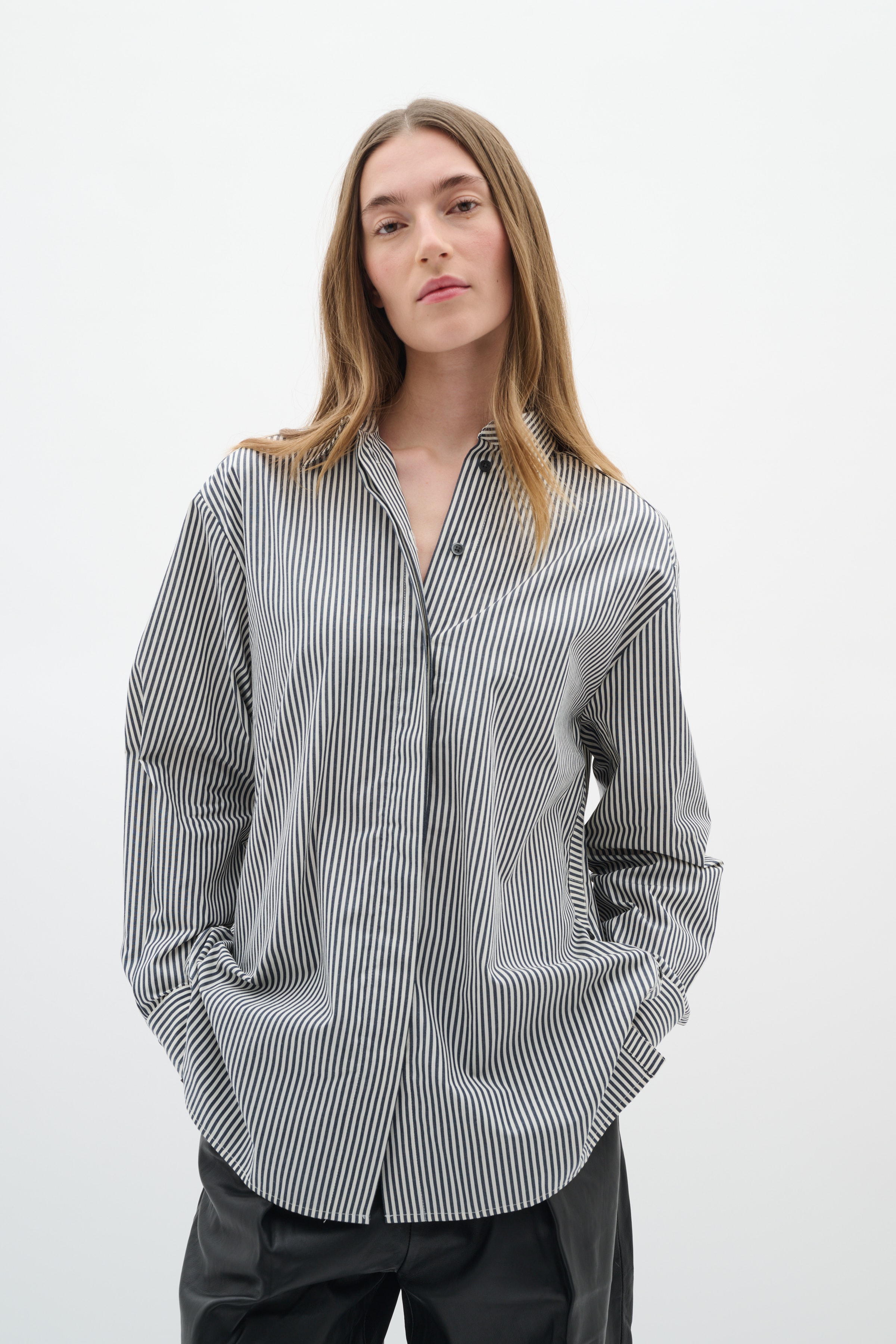 NataljaIW Shirt LOOKBOOK FRONT 30111016-300667