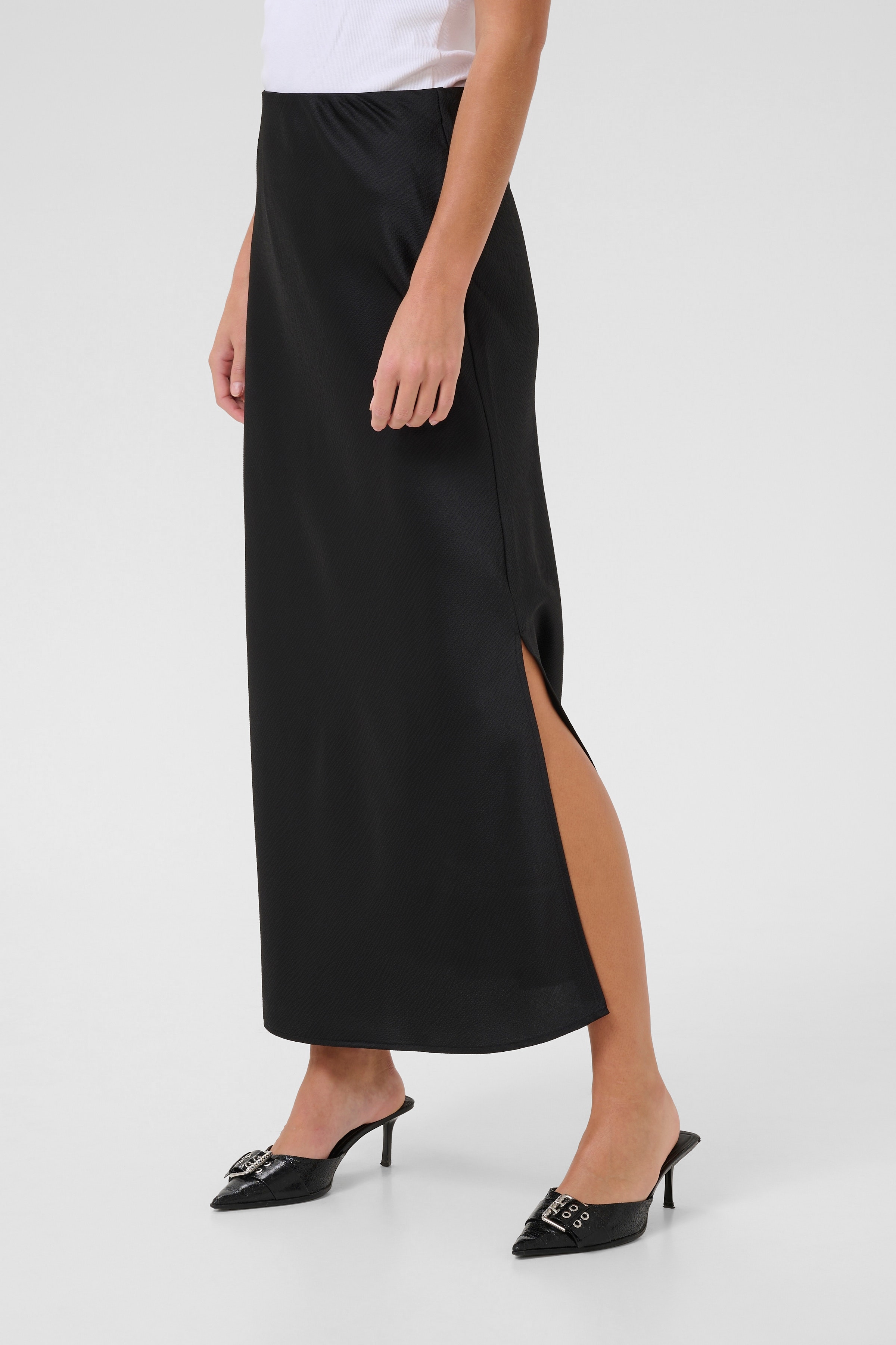 KAvera Skirt LOOKBOOK FRONT 10510343-100121