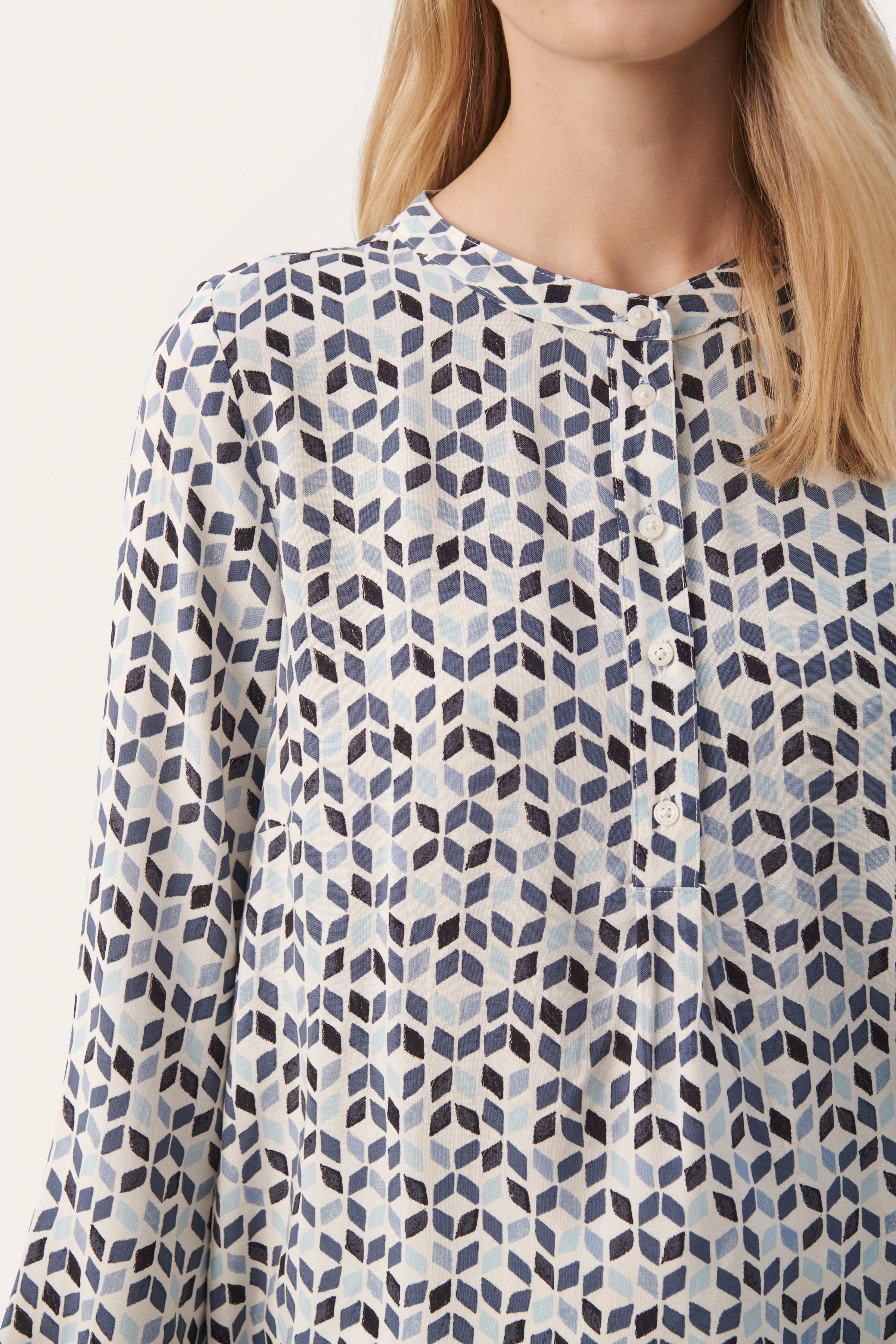 AnviPW Blouse LOOKBOOK DETAIL 30308319-303007