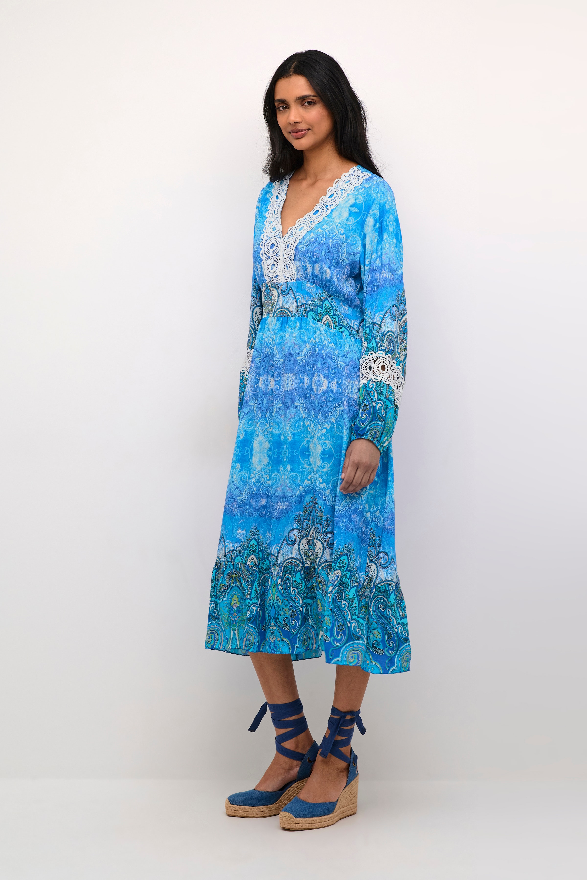 CRBri Robe LOOKBOOK FRONT 10613118-107212