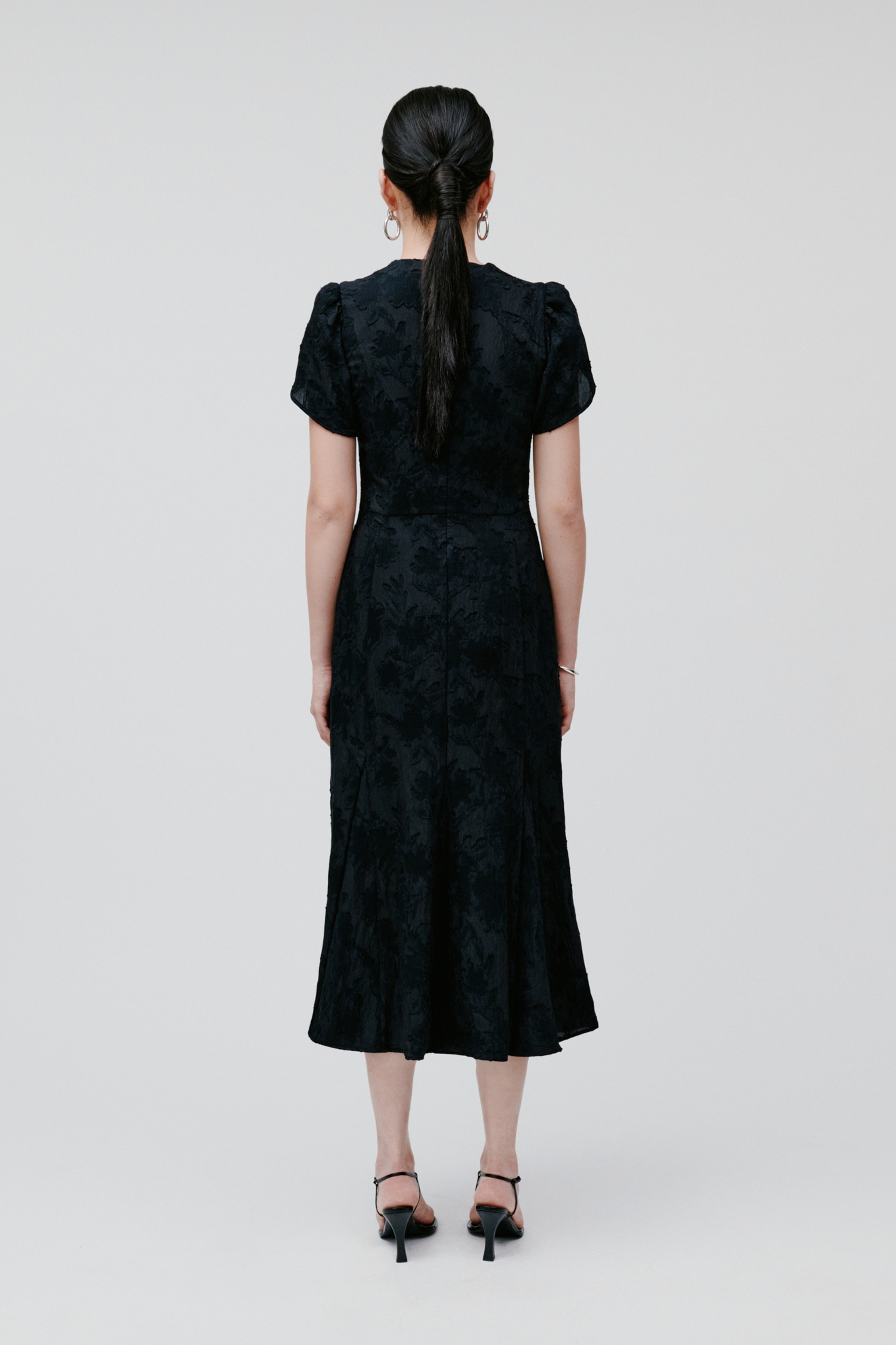 NASRIN Kjole LOOKBOOK BACK 30600663-BK999