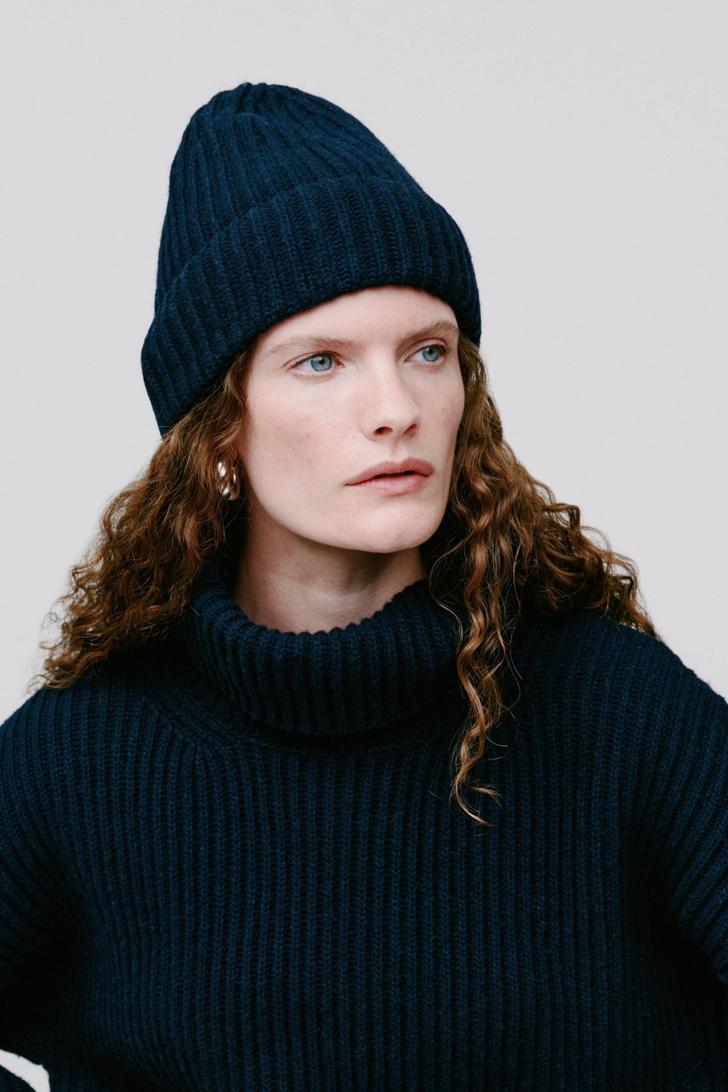 AMBER BEANIE LOOKBOOK FRONT 30600716-BL900