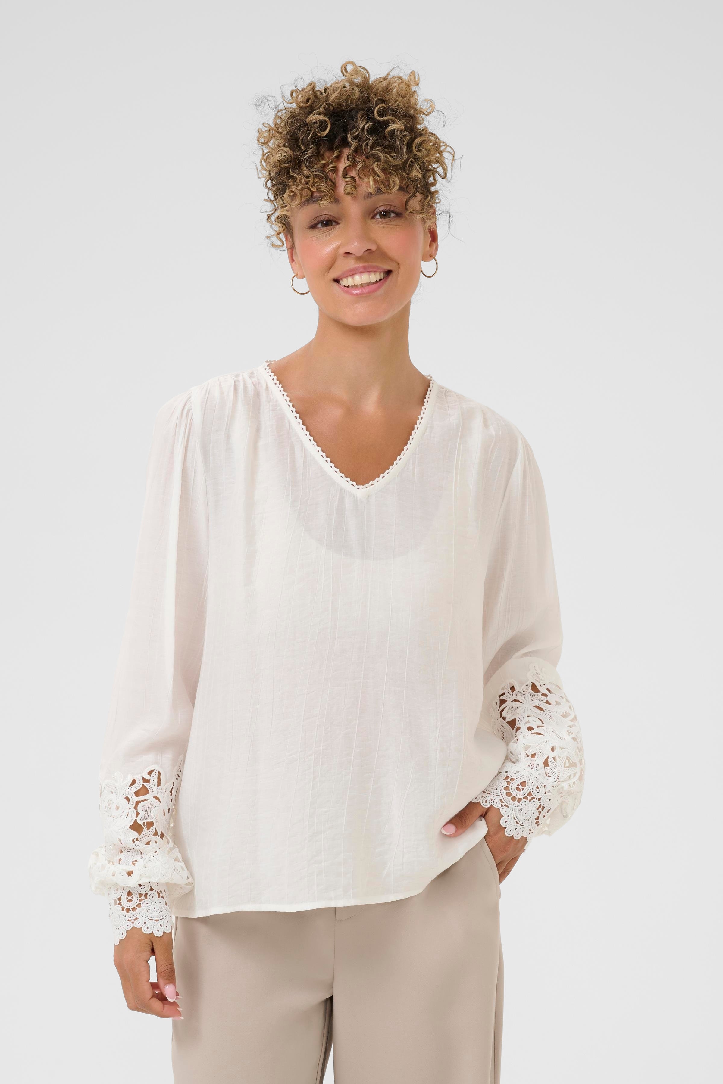 CRTina Blouse LOOKBOOK FRONT 10614427-110602
