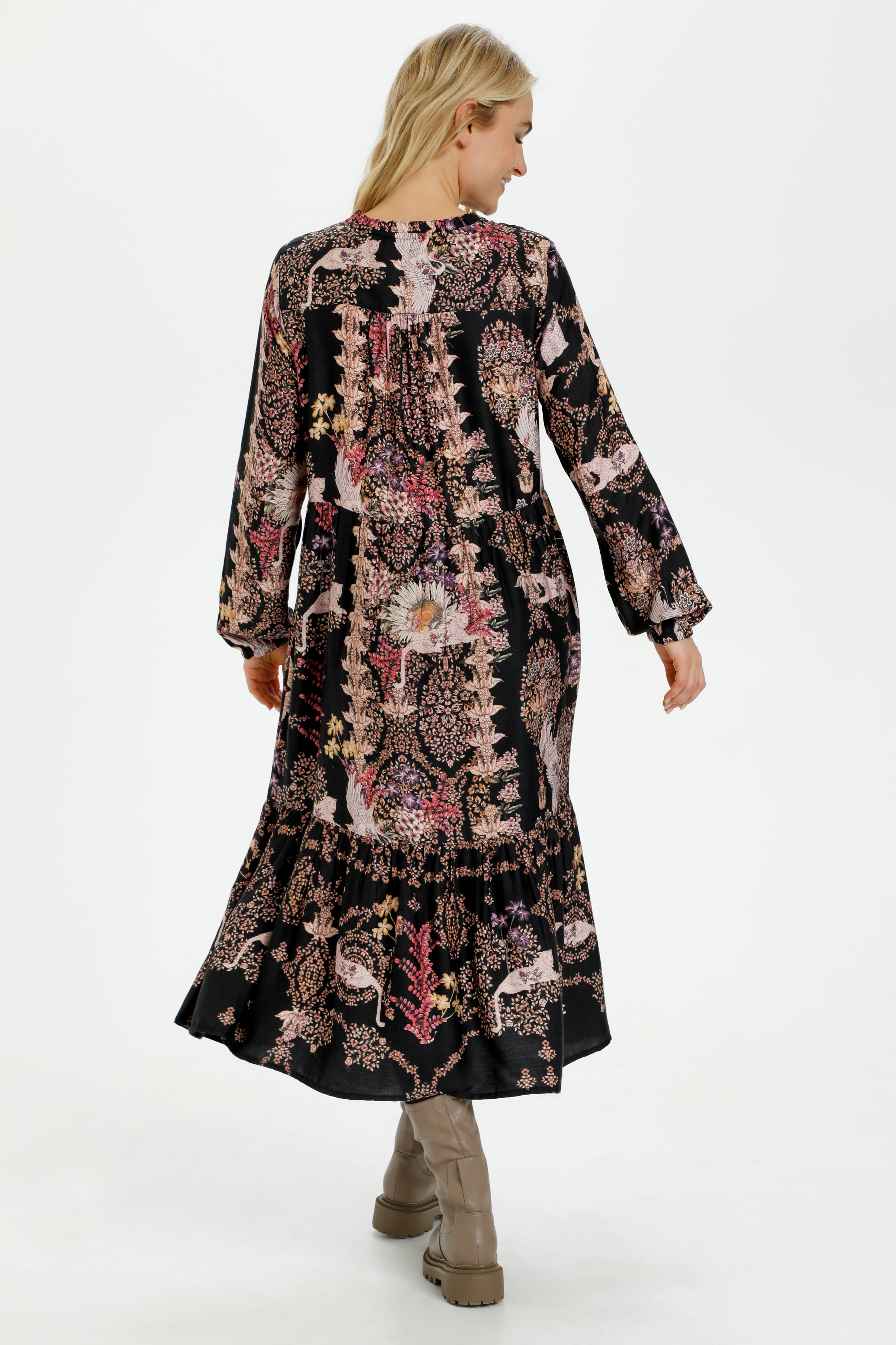 CRTigia Kleid LOOKBOOK BACK 10608626-101681