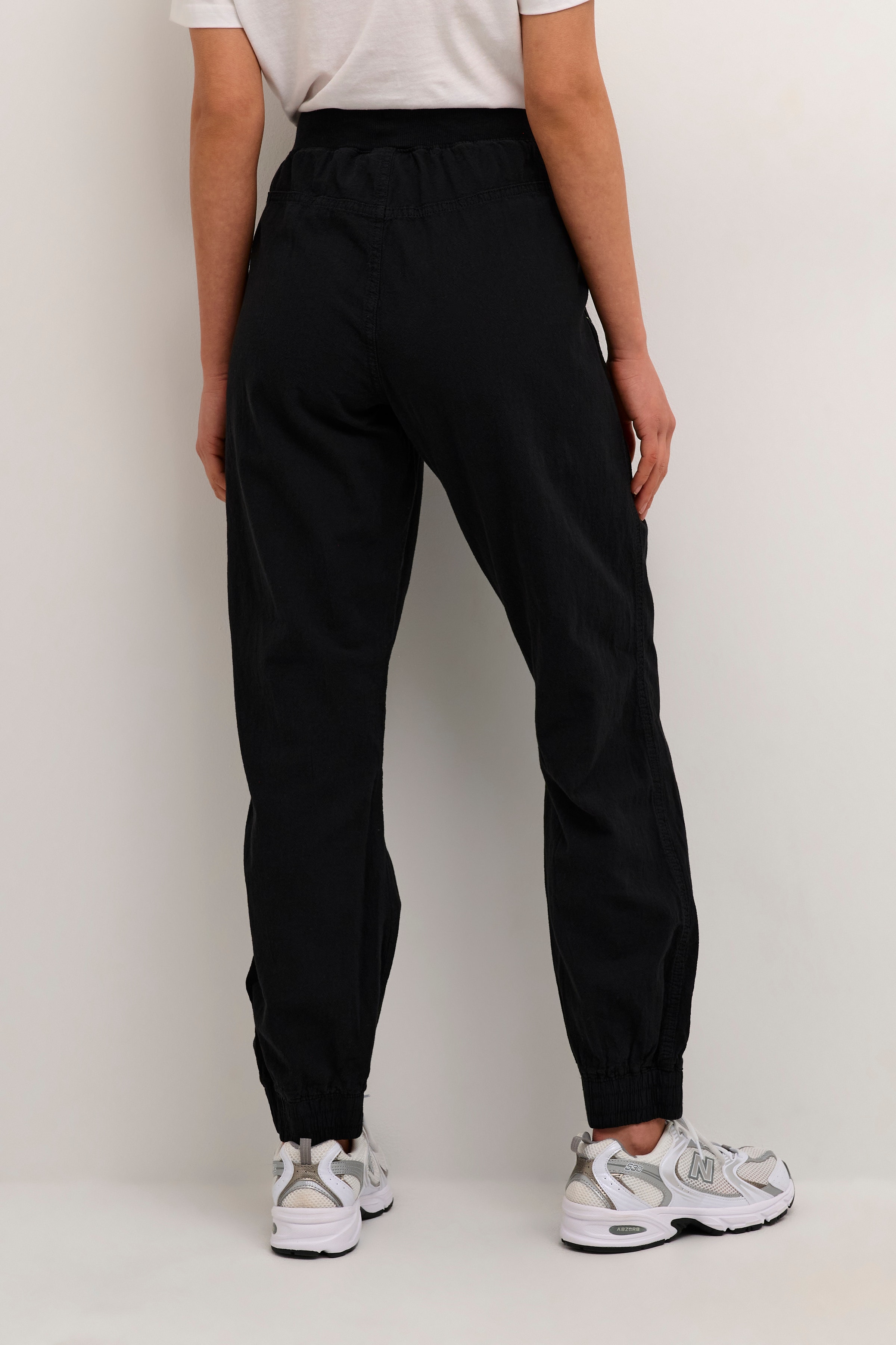 KAnaya Trousers LOOKBOOK BACK 10505397-100121