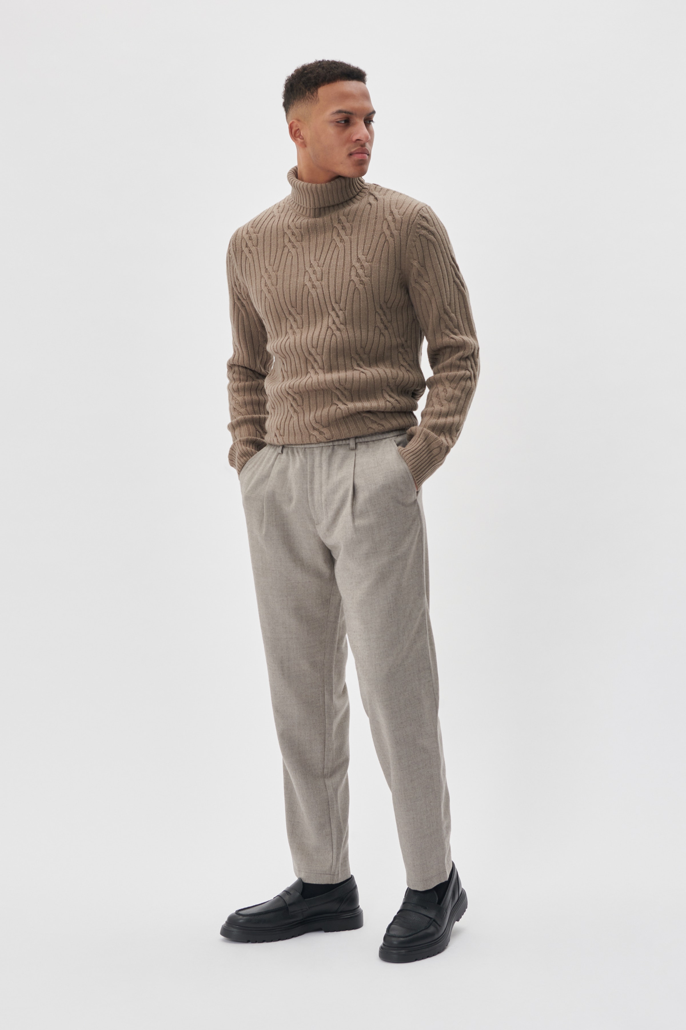 MAjay Hose LOOKBOOK FRONT 30207504-1705101