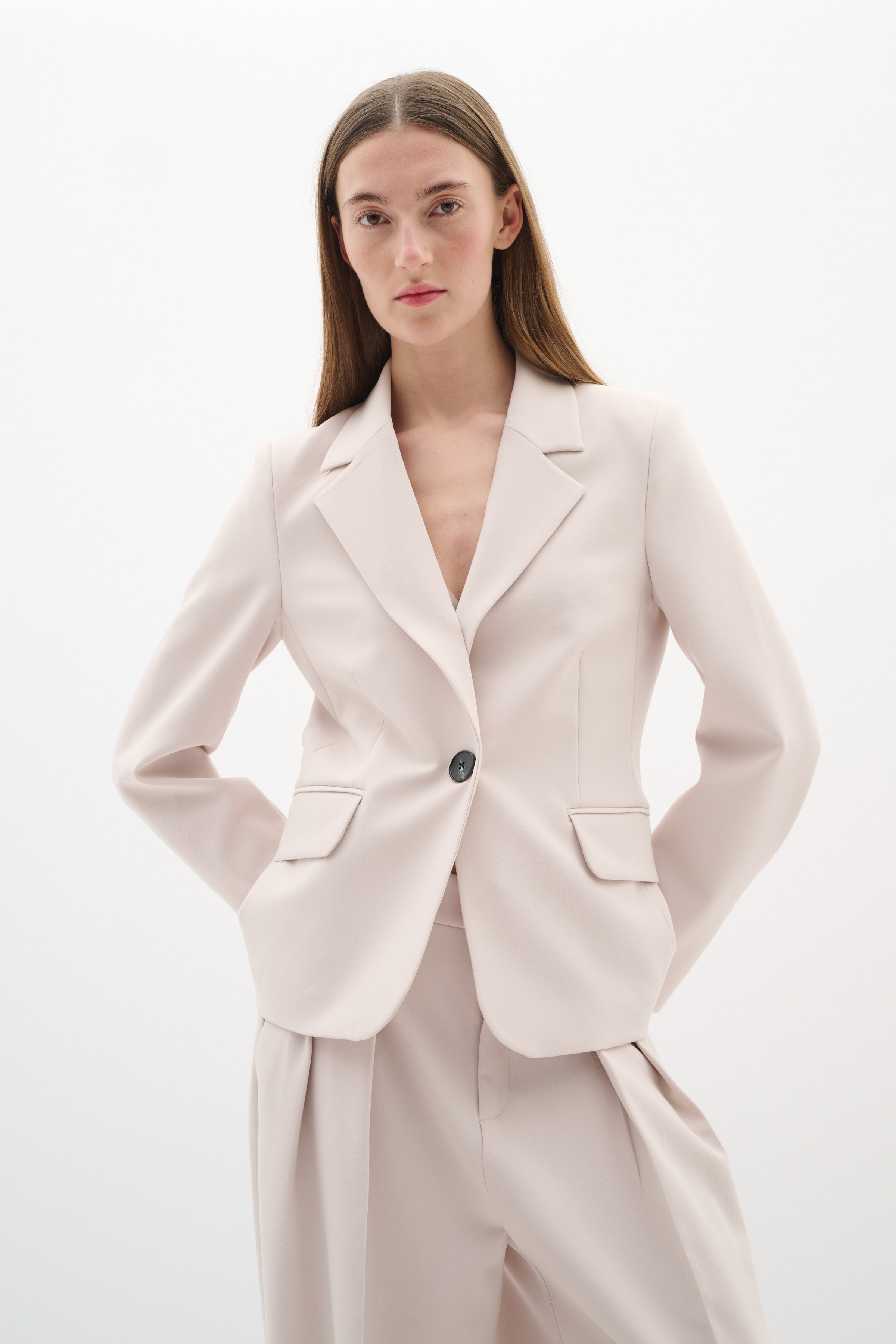 BryelleIW Blazer LOOKBOOK FRONT 30110990-130403