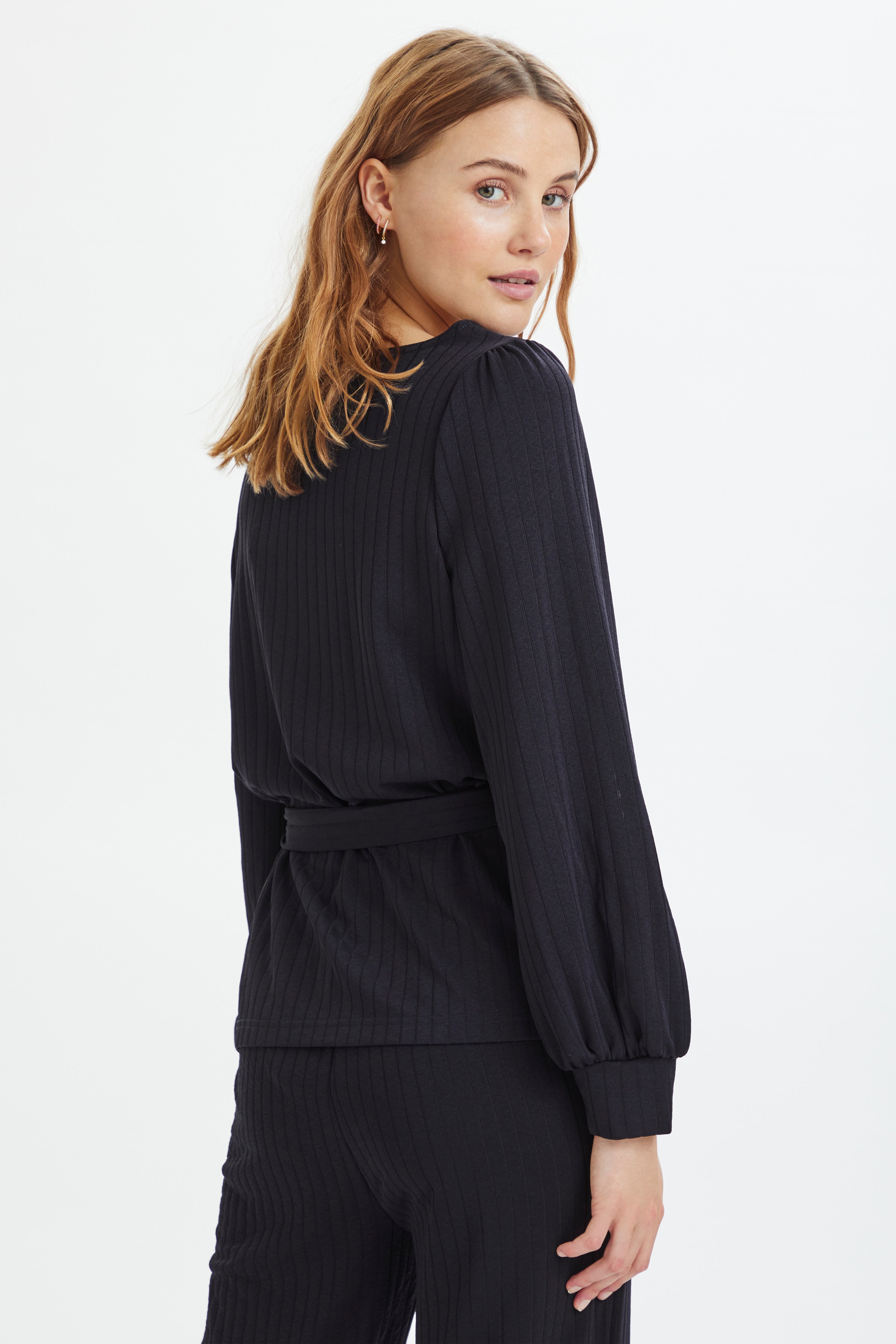 IlmaSZ Blouse

 LOOKBOOK BACK 30511412-193713