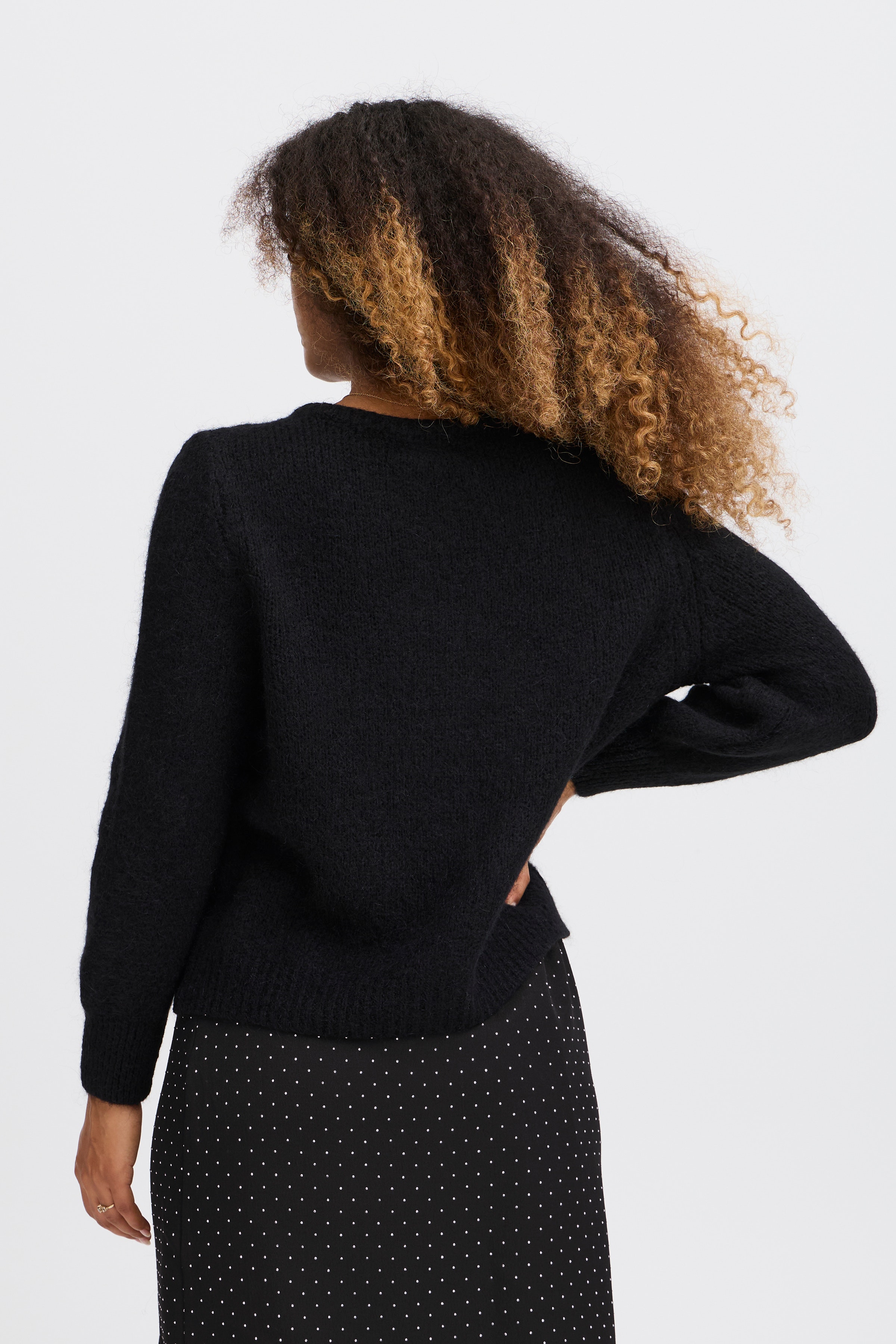 SBGULVIG Cardigan LOOKBOOK FRONT 22100655-190303