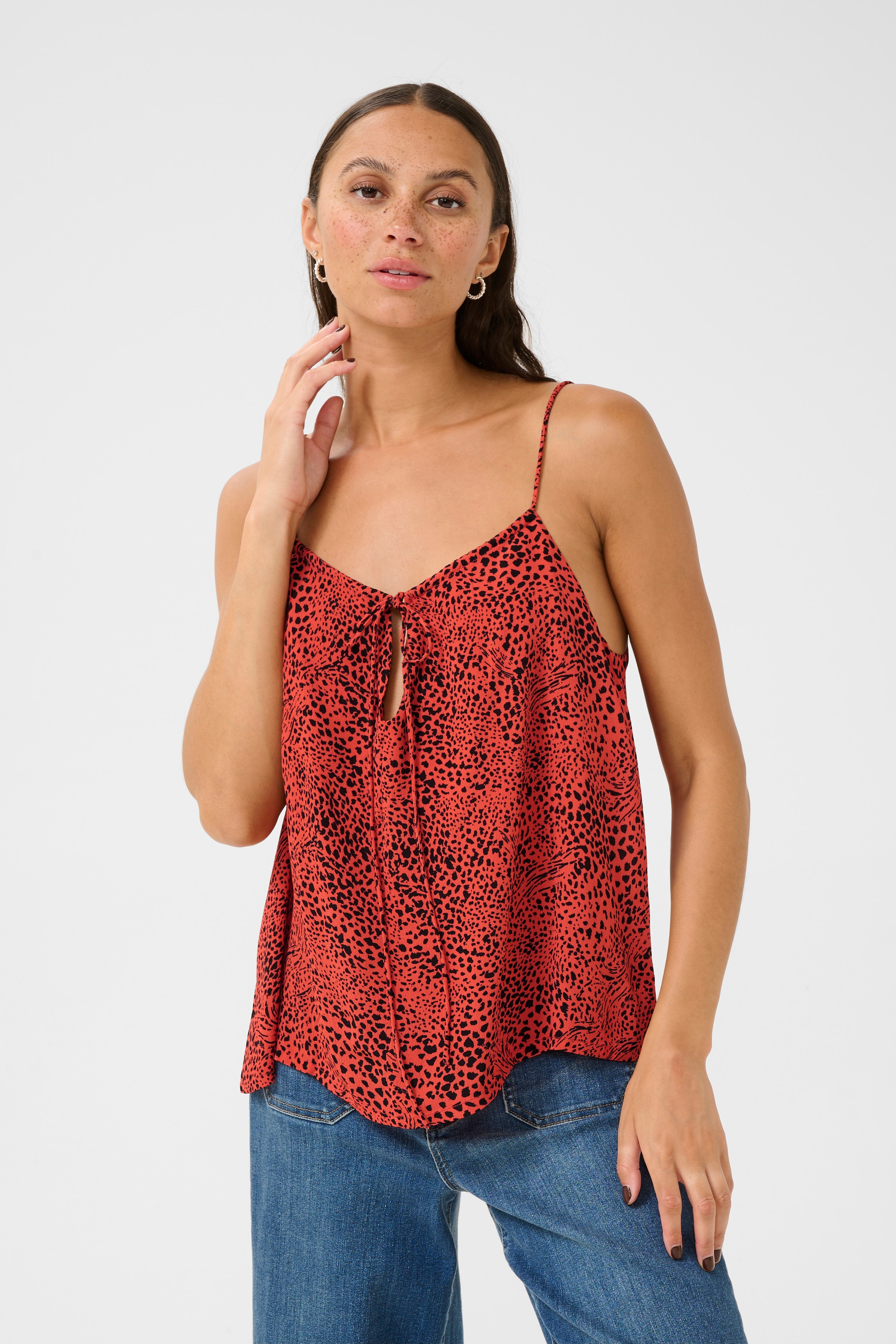 KAliana Top LOOKBOOK FRONT 10509930-107428