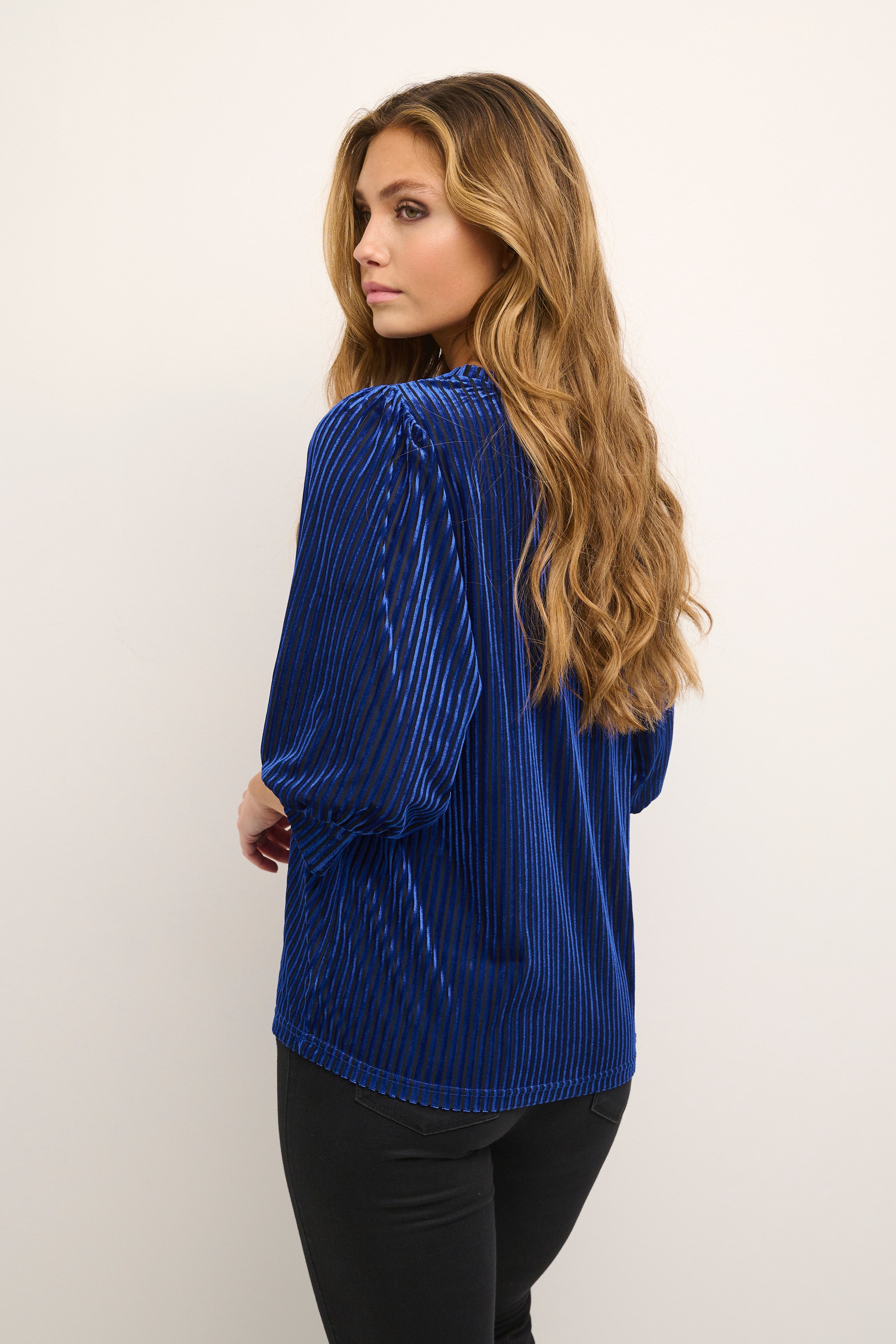 KAcaca Blouse en velours LOOKBOOK BACK 10503887-103637