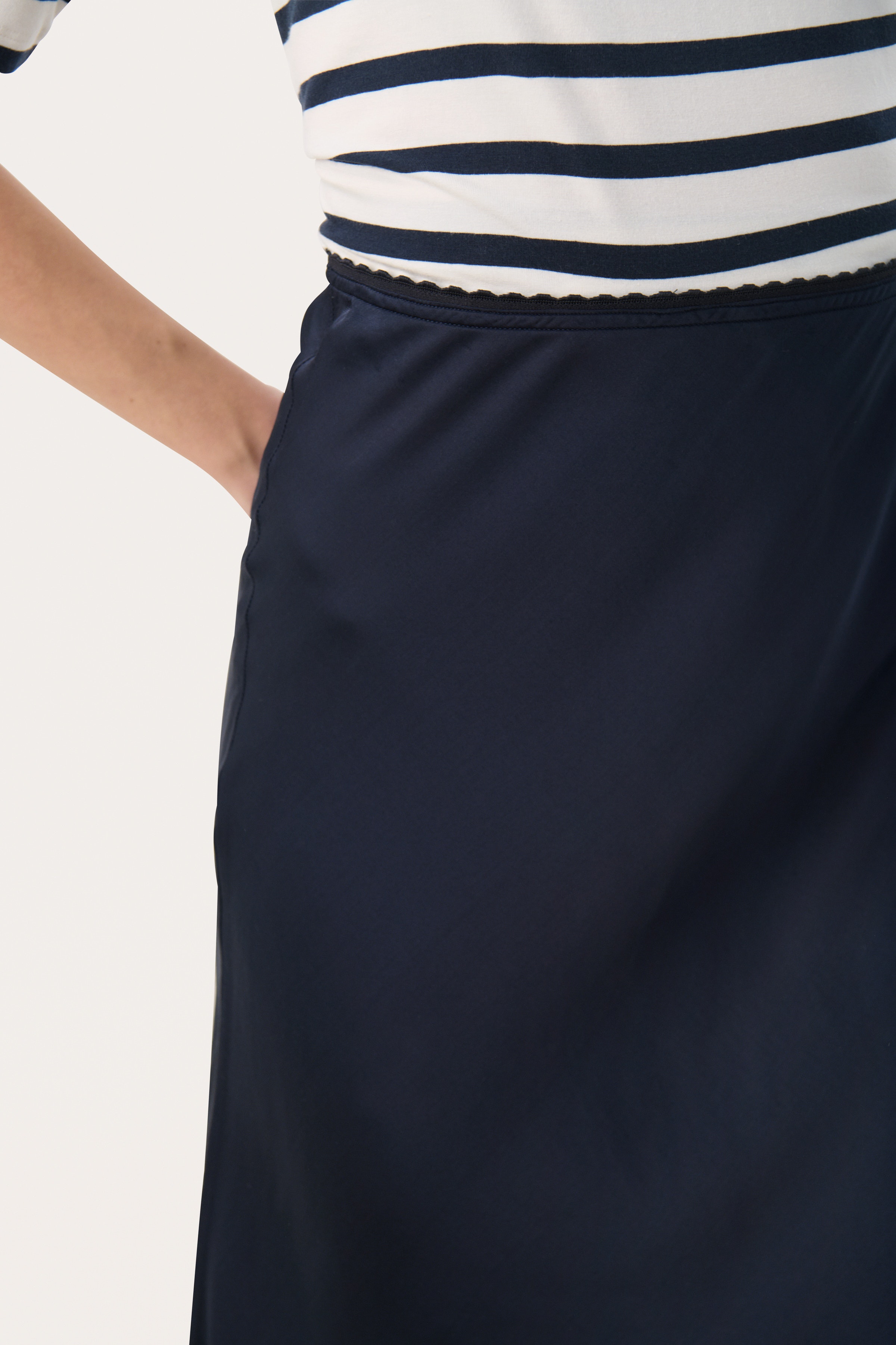 NuniPW Skirt LOOKBOOK DETAIL 30309495-194109