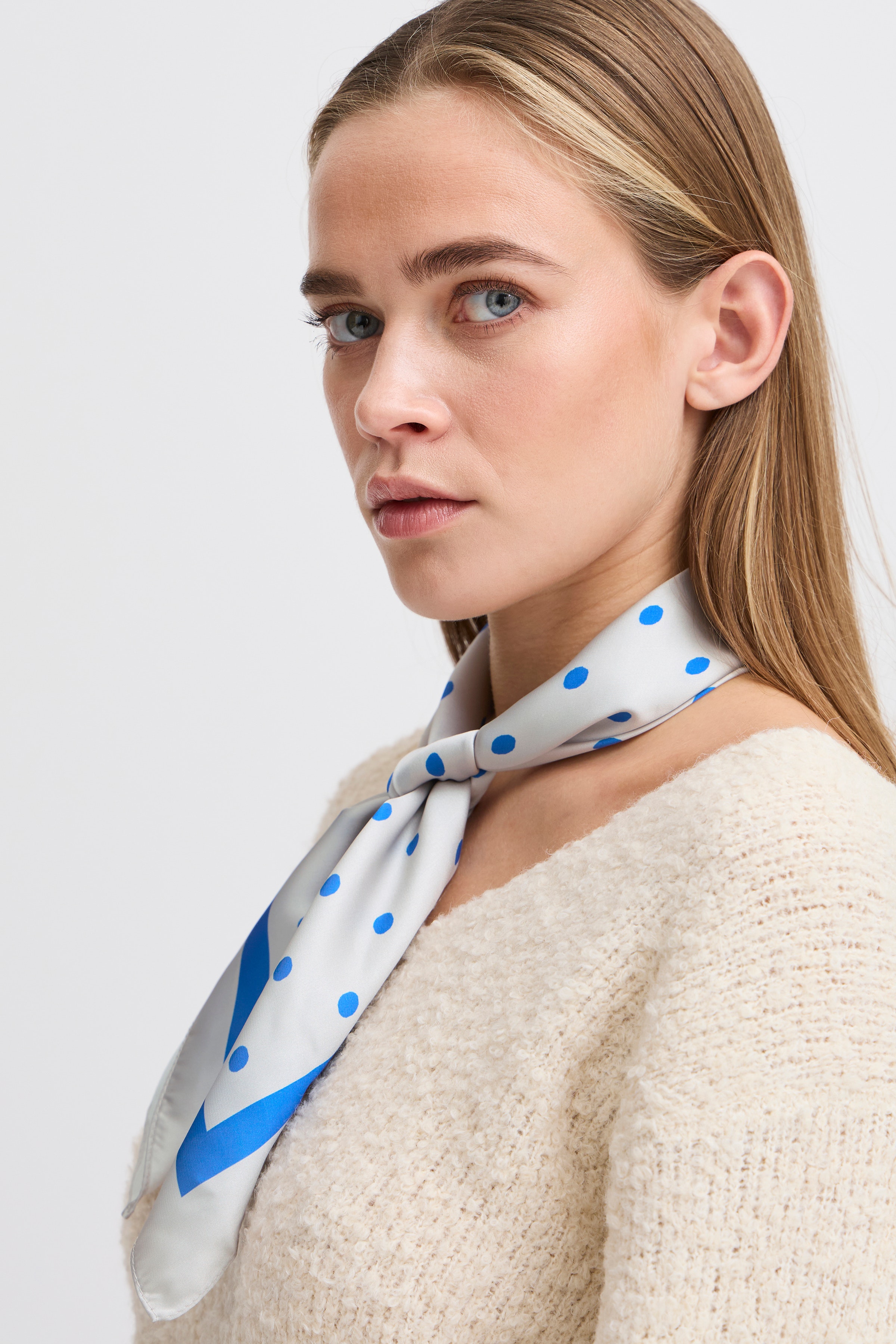 IABRIANNE Skjerf LOOKBOOK FRONT 20122725-161305