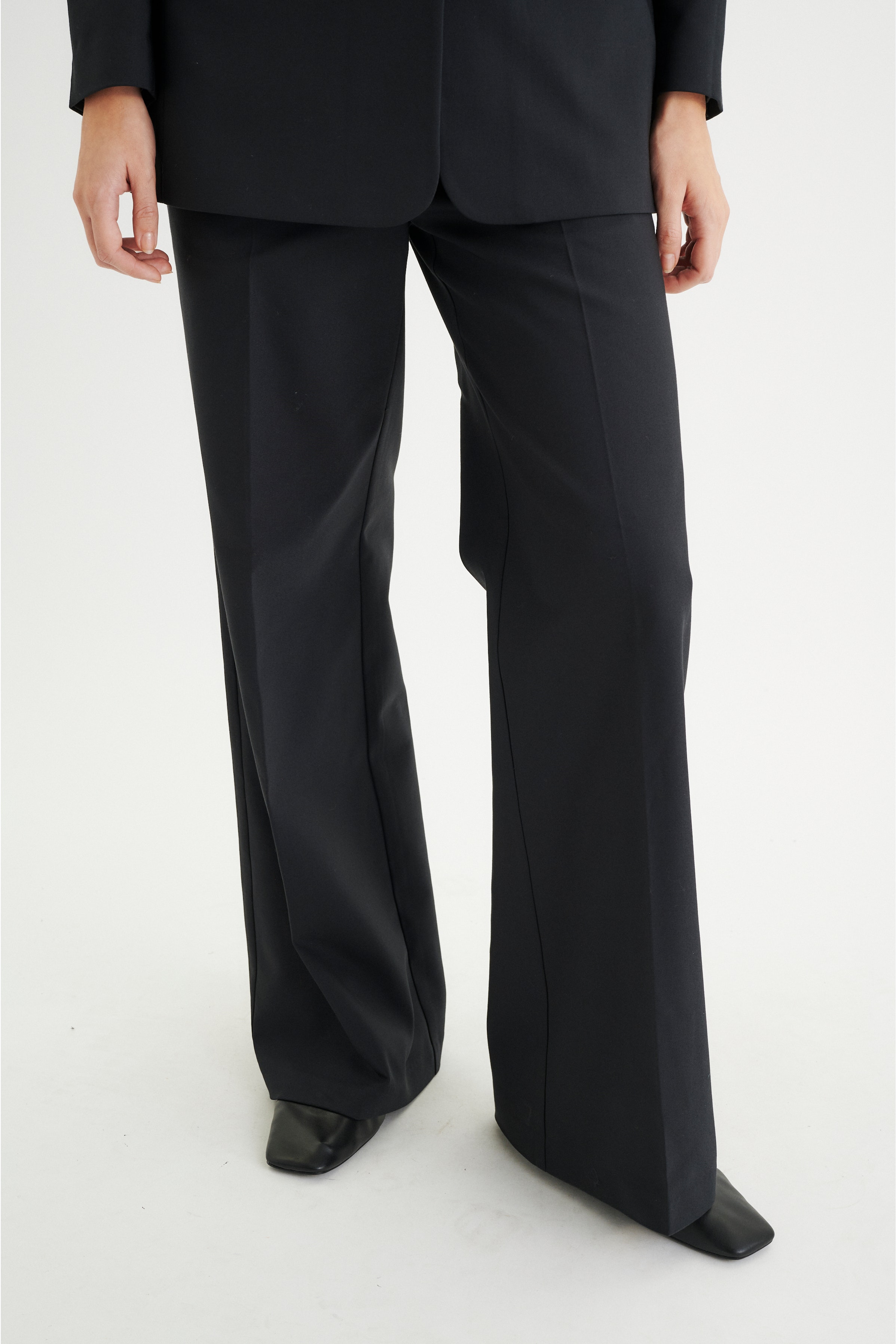 ZellaIW Trousers LOOKBOOK FRONT 30106240-194008