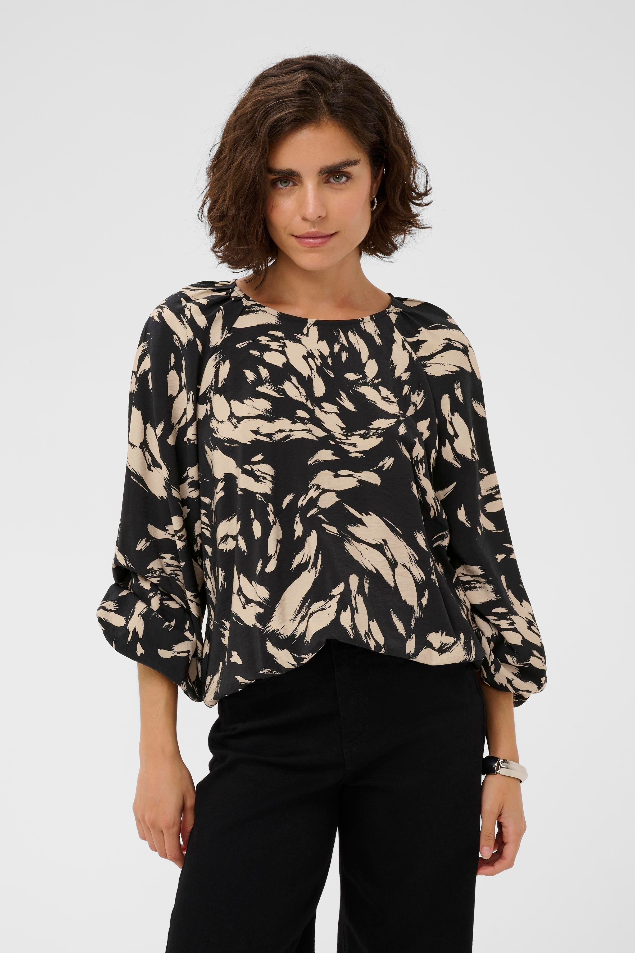 KAulla Blouse LOOKBOOK FRONT 10511040-108751