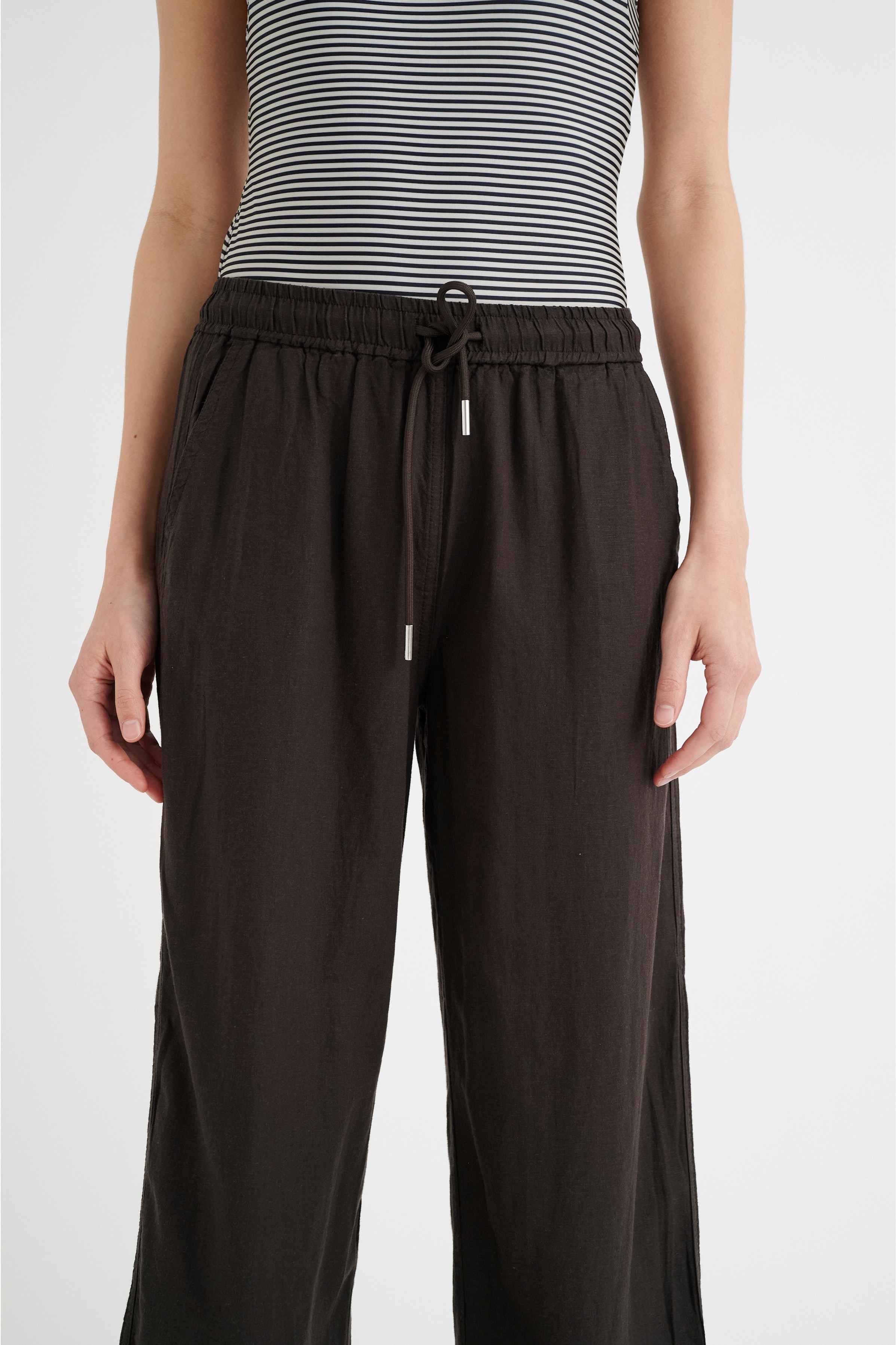 DrizaIW Trousers LOOKBOOK DETAIL 30106328-191101