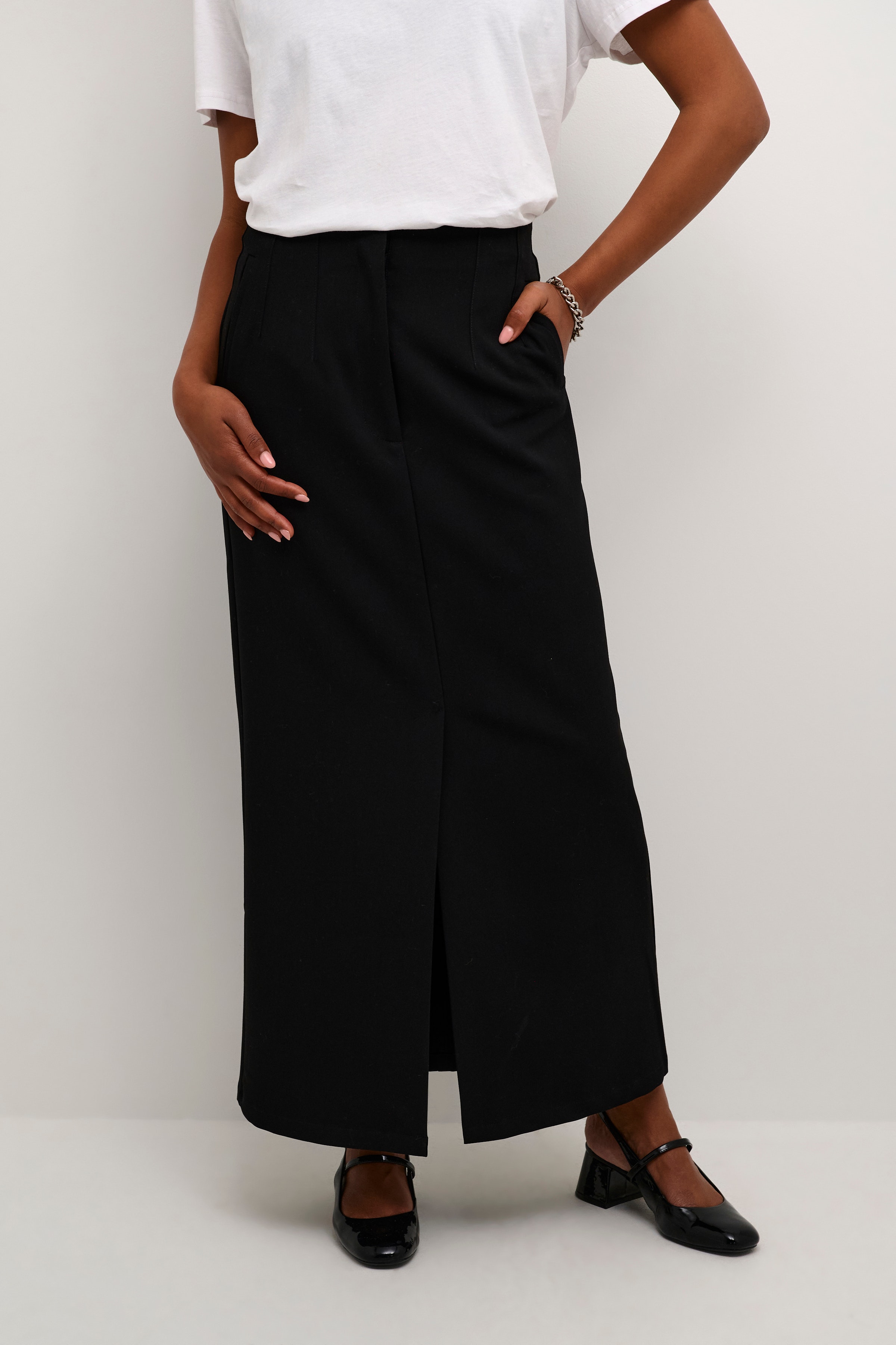 KAhella Skirt LOOKBOOK FRONT 10508967-100121