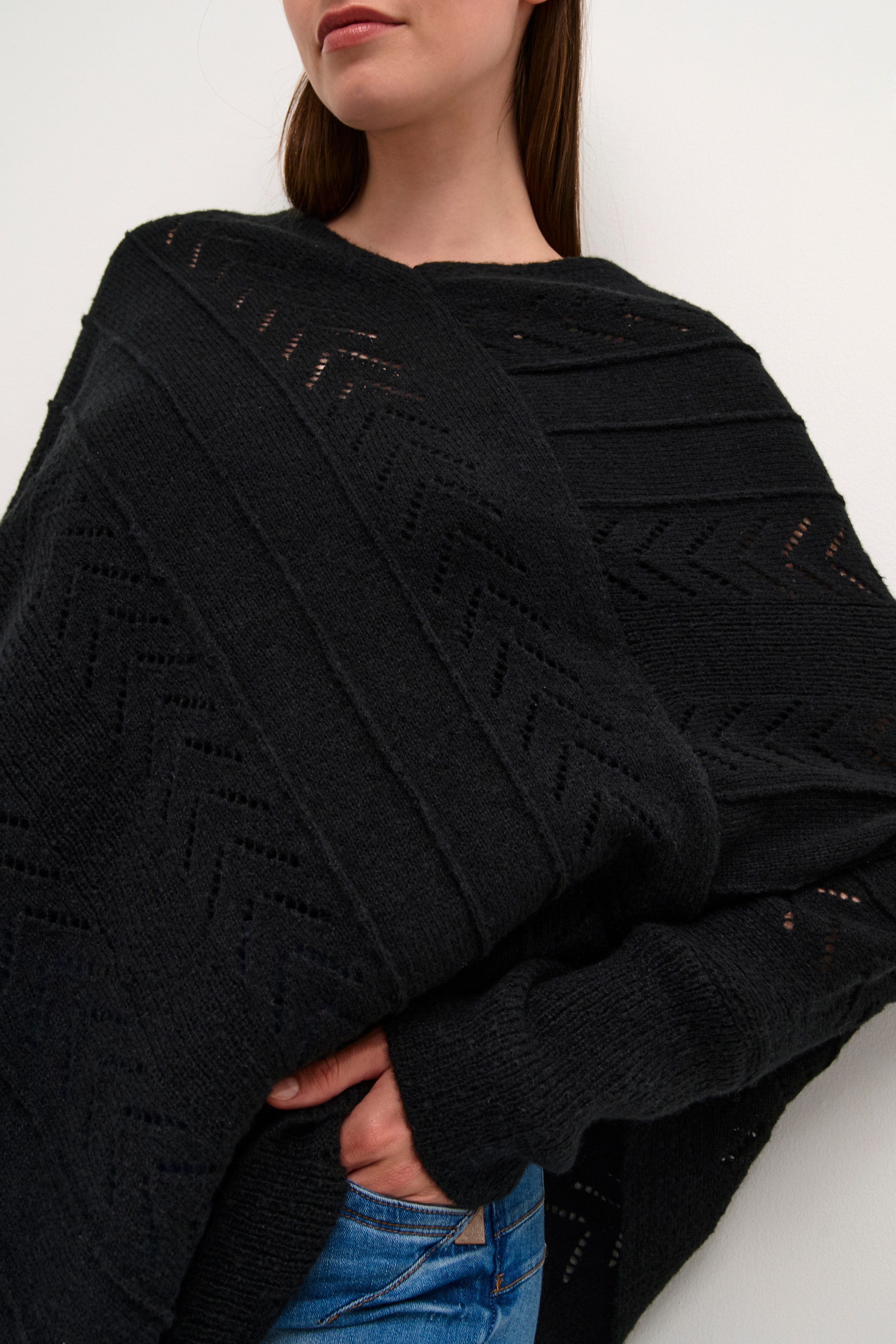 CRHoliday Poncho LOOKBOOK DETAIL 10610828-100120