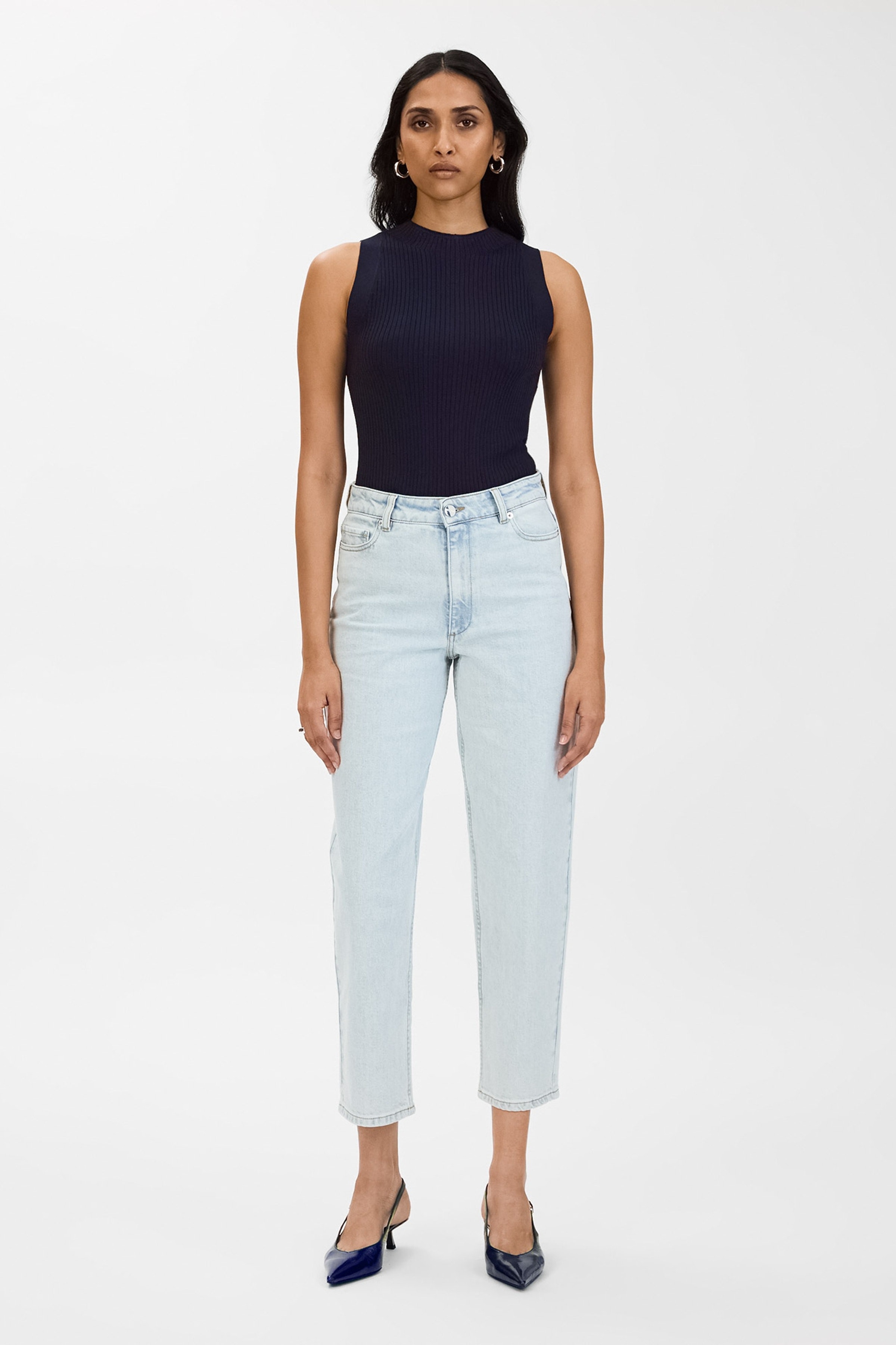 PETRA JEANS LOOKBOOK FRONT 30600612-BL806