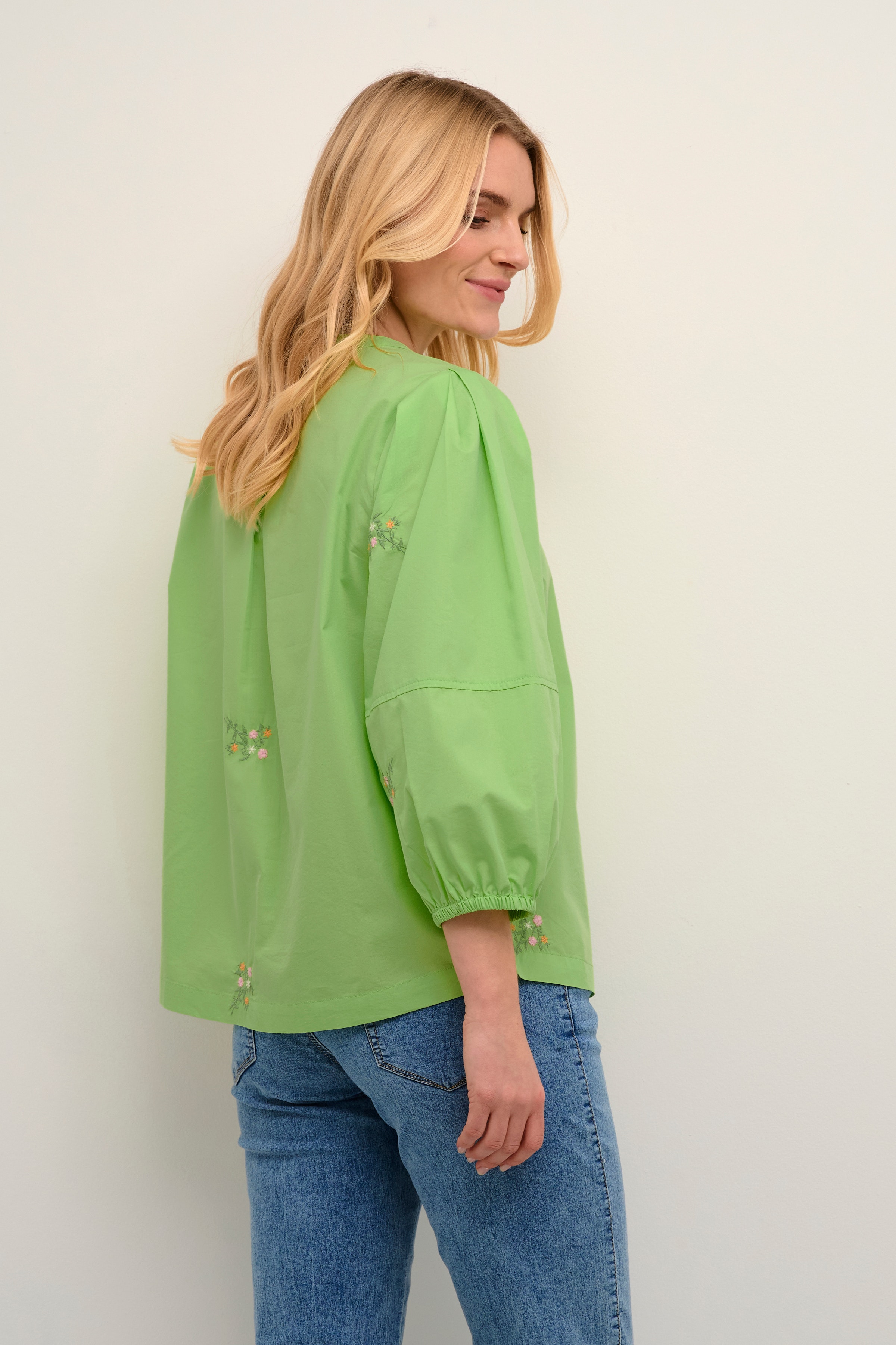 KAcassie Blouse LOOKBOOK BACK 10552194-140232