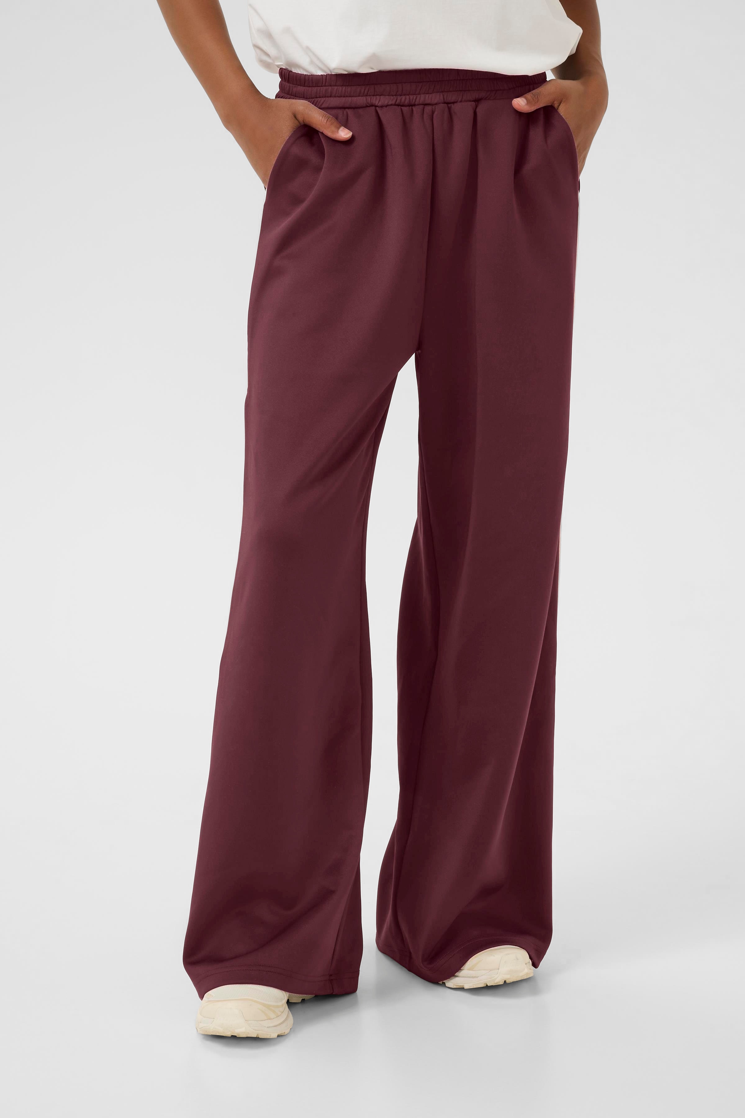 KAcory Trousers LOOKBOOK FRONT 10510591-108450