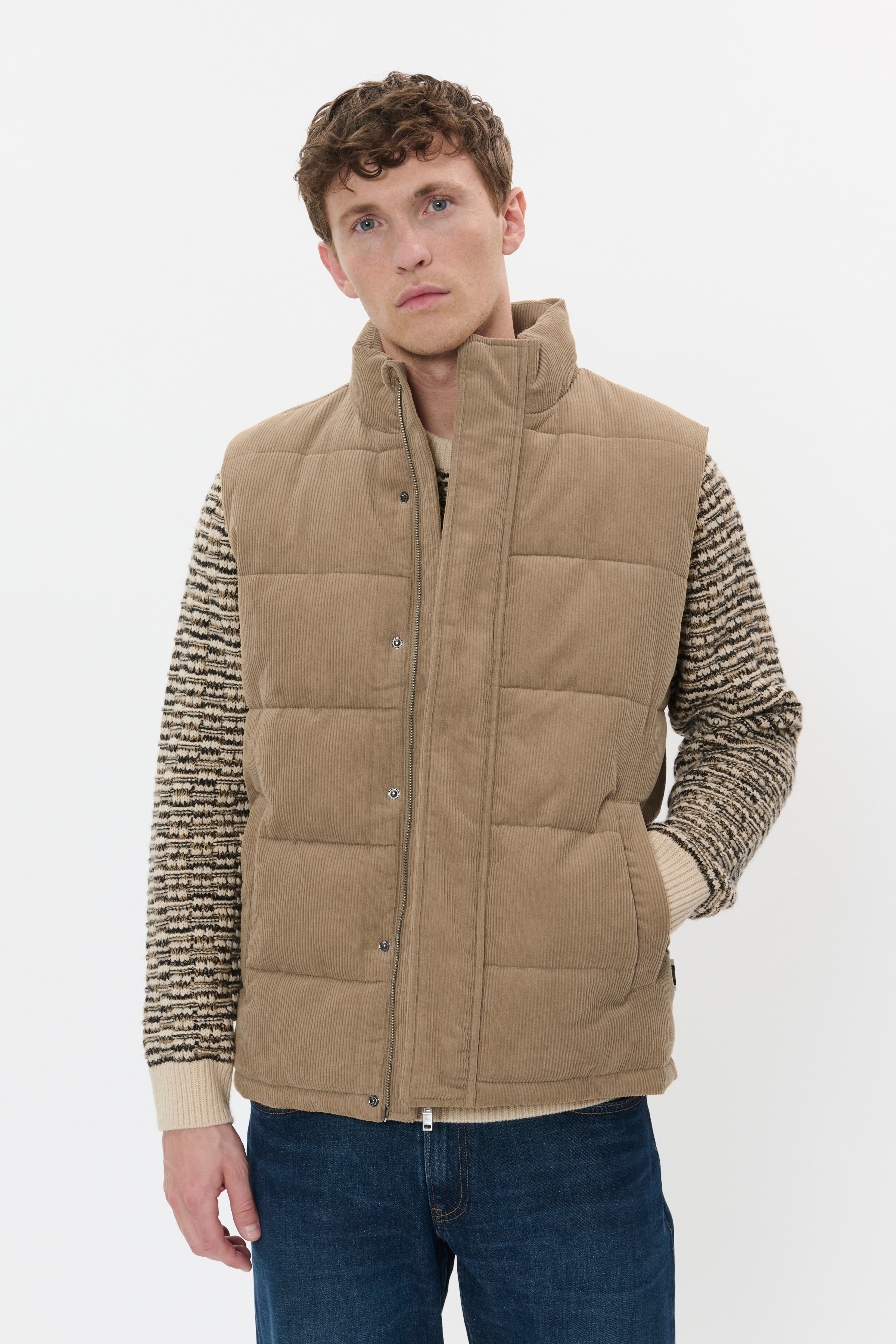 MAbroxa Warm vest LOOKBOOK FRONT 30208574-171320