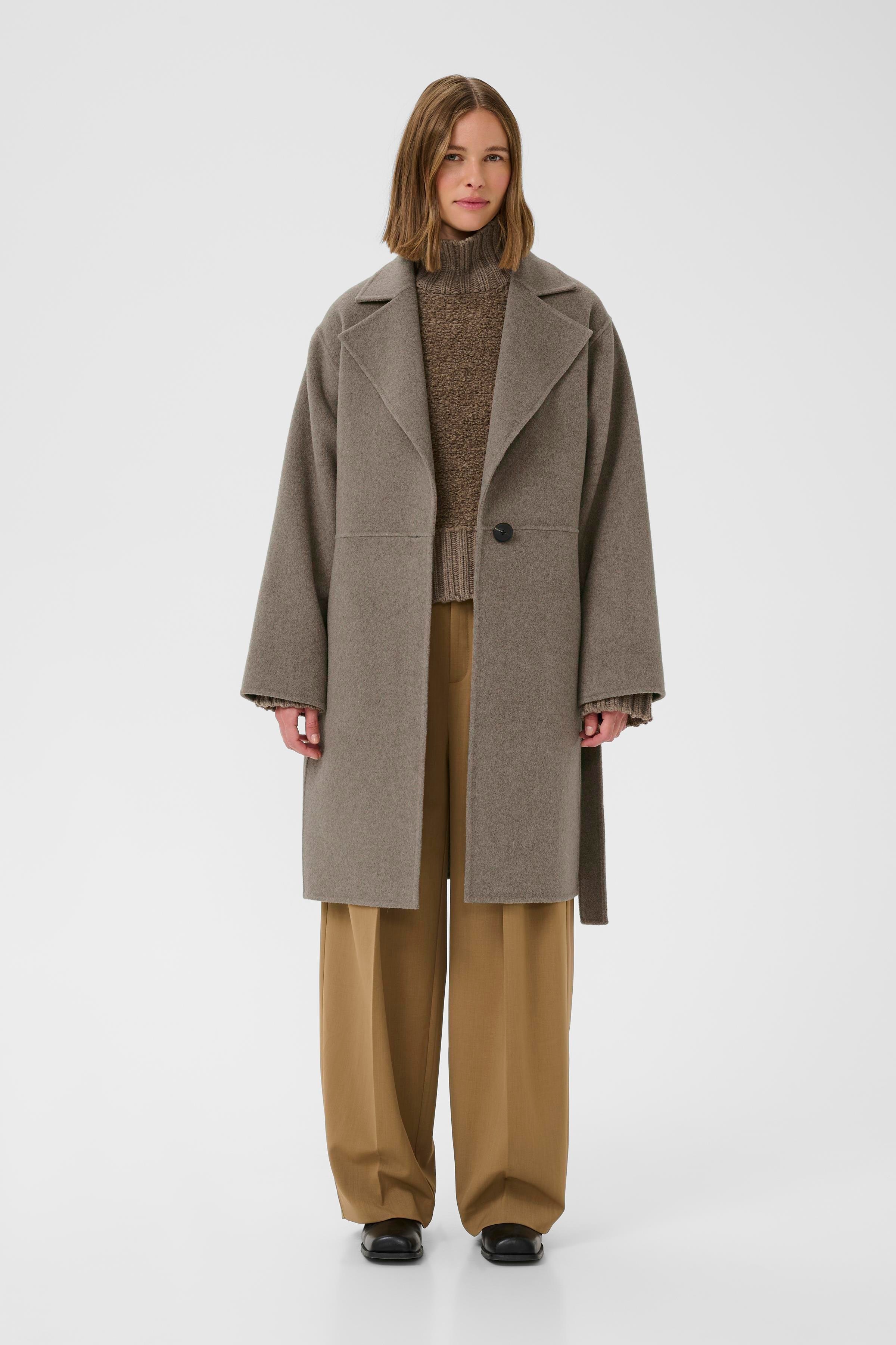 YillaIW Coat LOOKBOOK FRONT 30110609-1813041