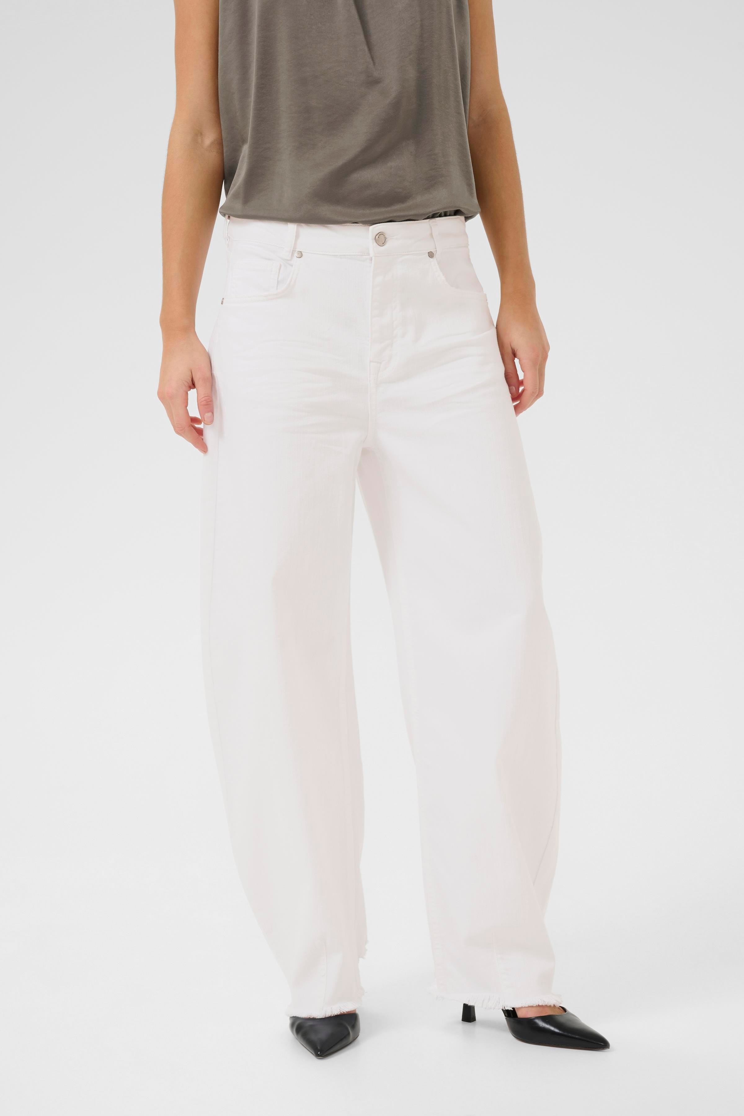 LucyMW Barrel Jeans LOOKBOOK FRONT 10705222-100091