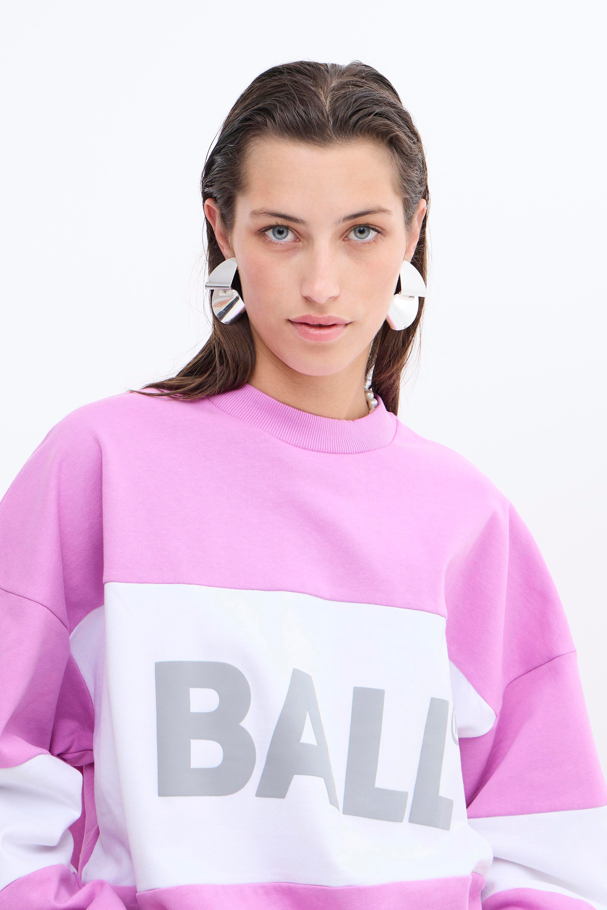 BALL LOGO CREW NECK LOOKBOOK DETAIL 50405221-B1018