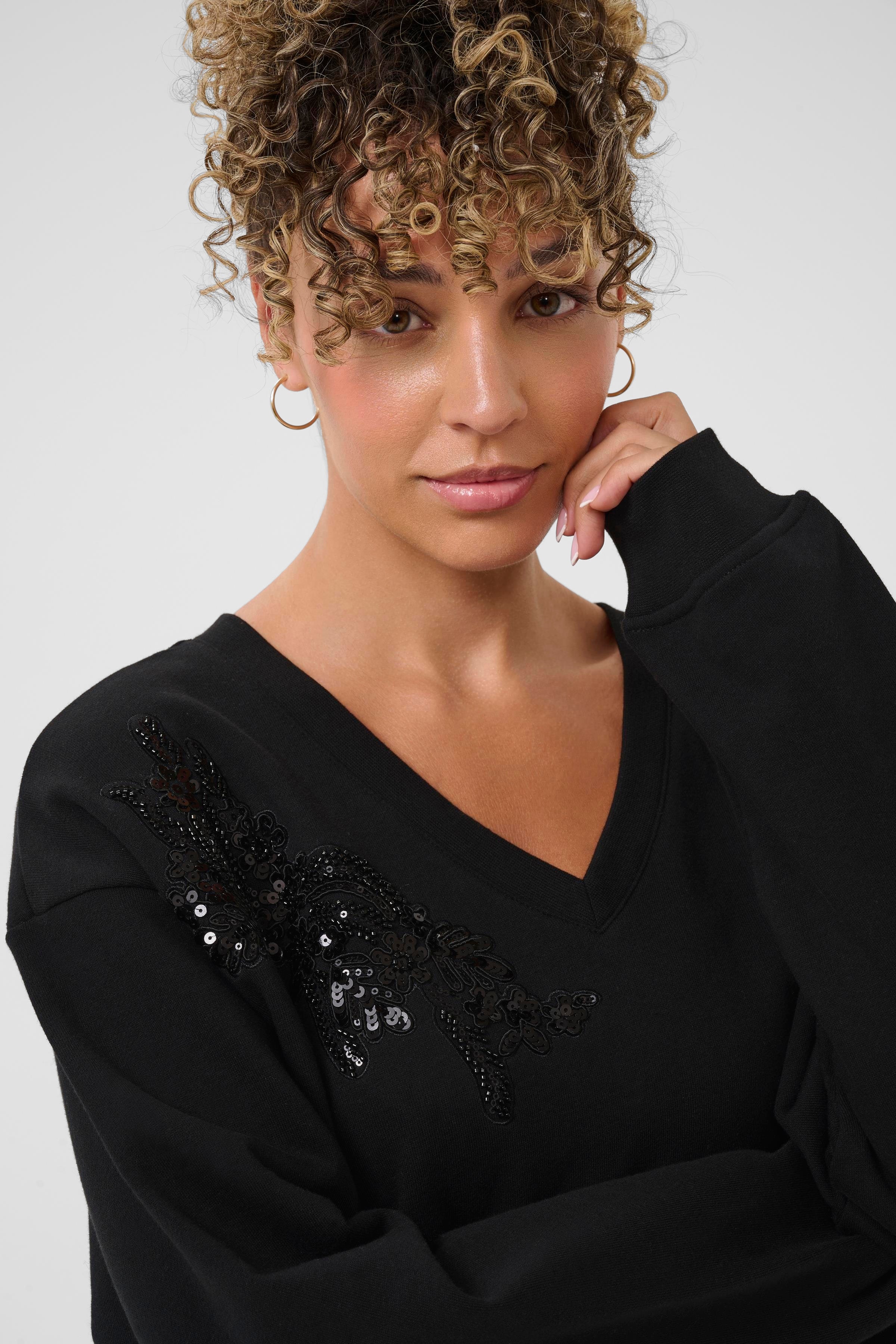 CREdith Sweatshirt LOOKBOOK DETAIL 10614576-100120