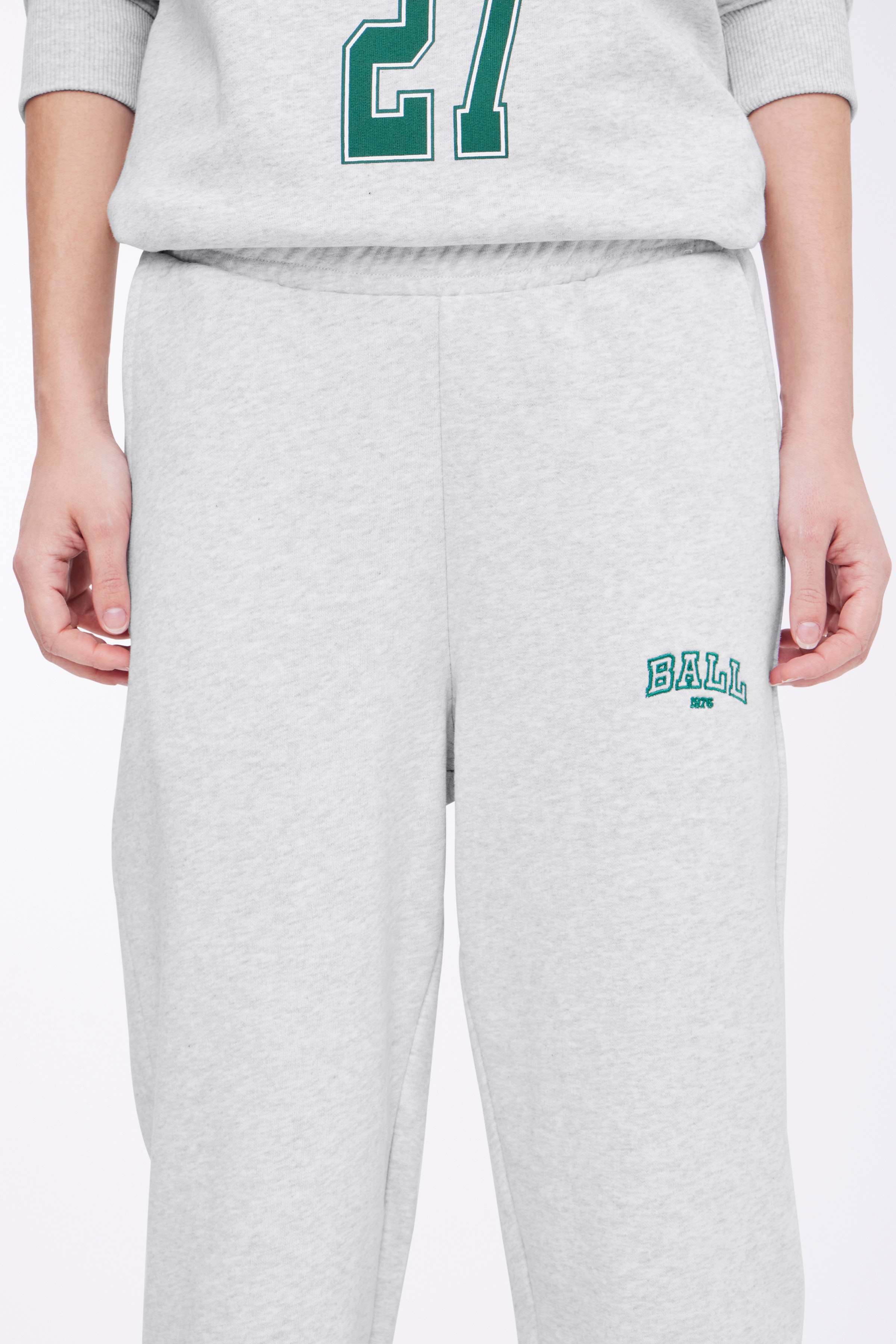 D. JOHNSON SWEATPANTS LOOKBOOK DETAIL 50400026-1106011