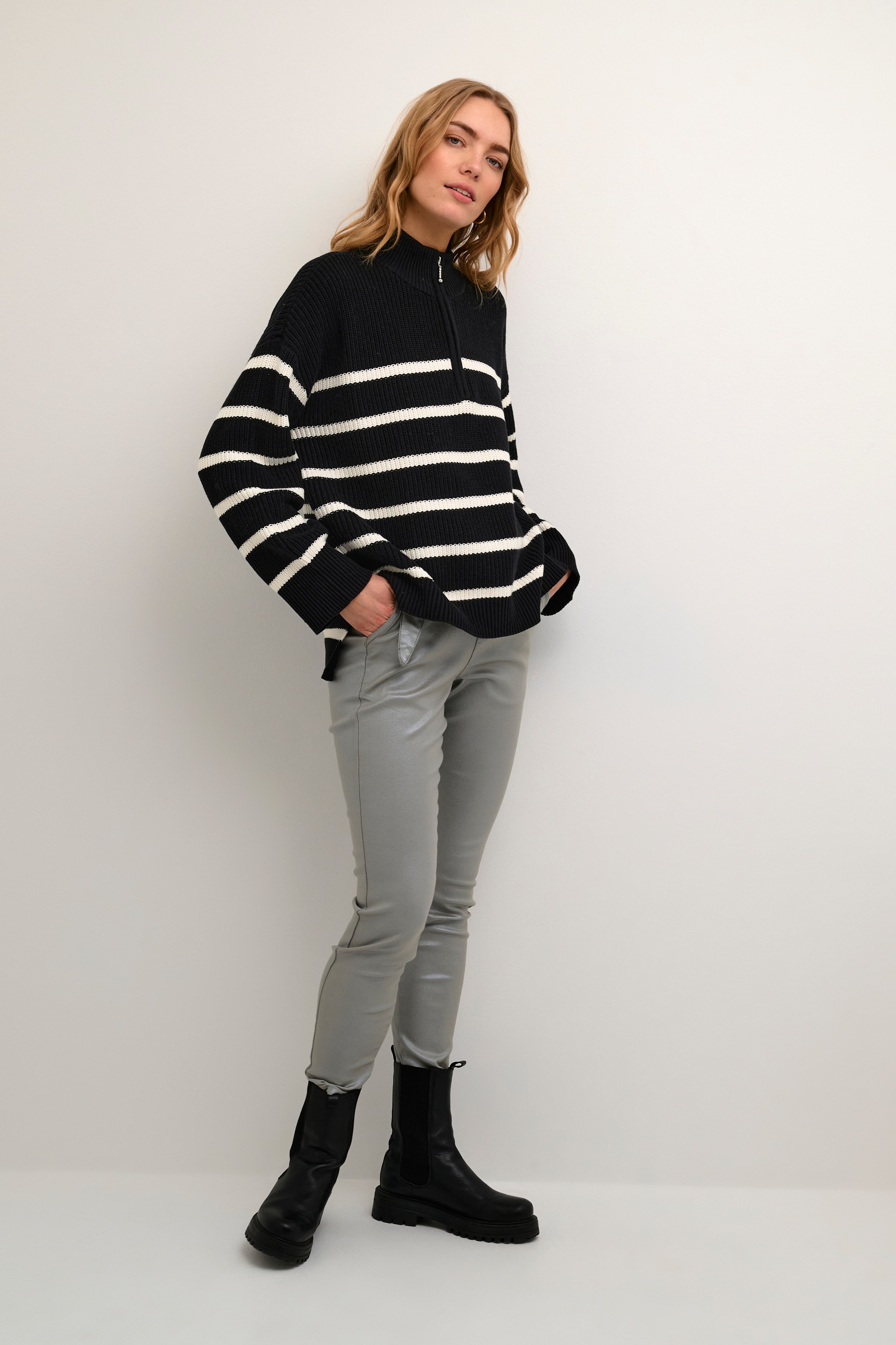 CRKarla Pullover LOOKBOOK FRONT 10612059-100120