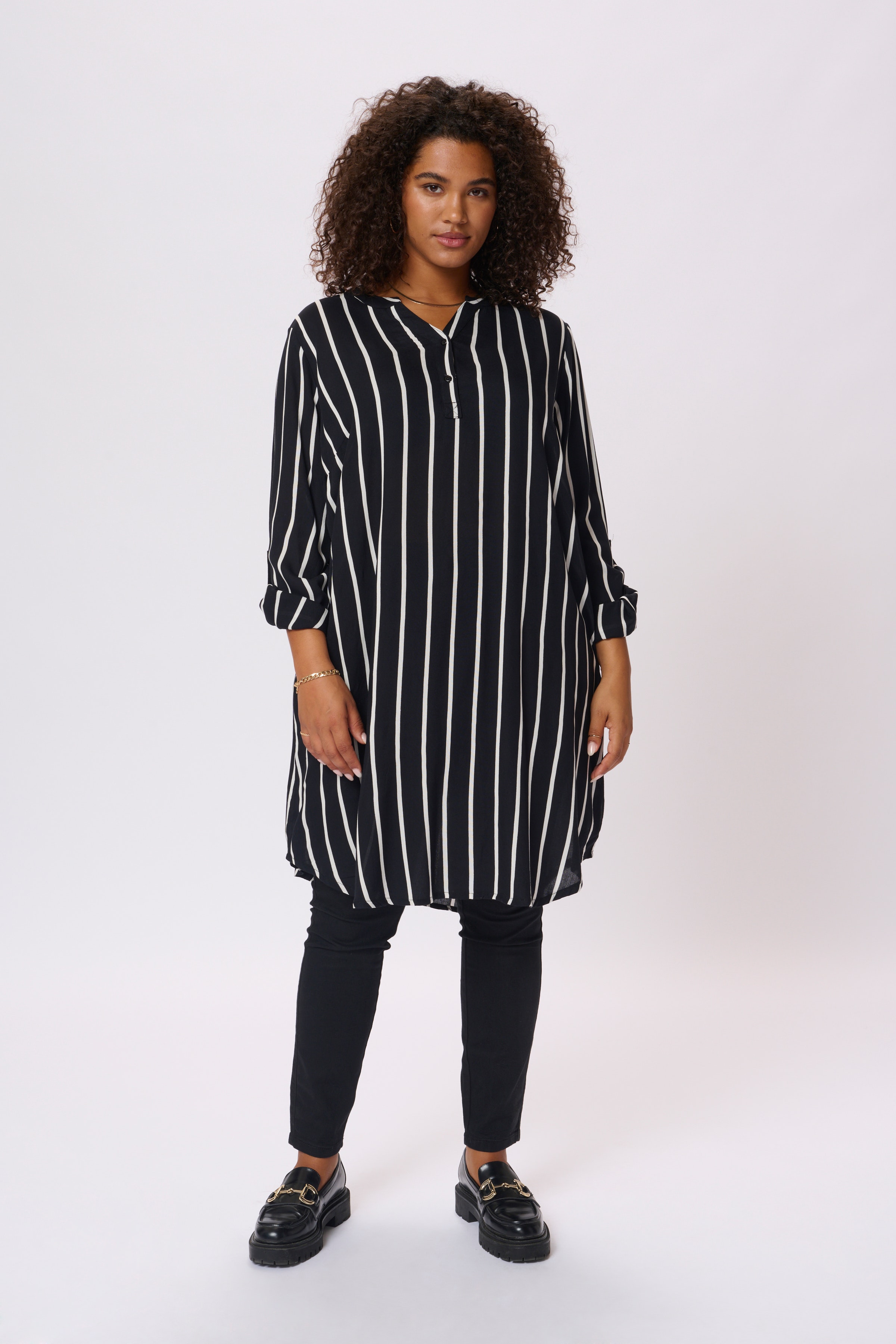 KCmilana Dress LOOKBOOK FRONT 10580625-100596