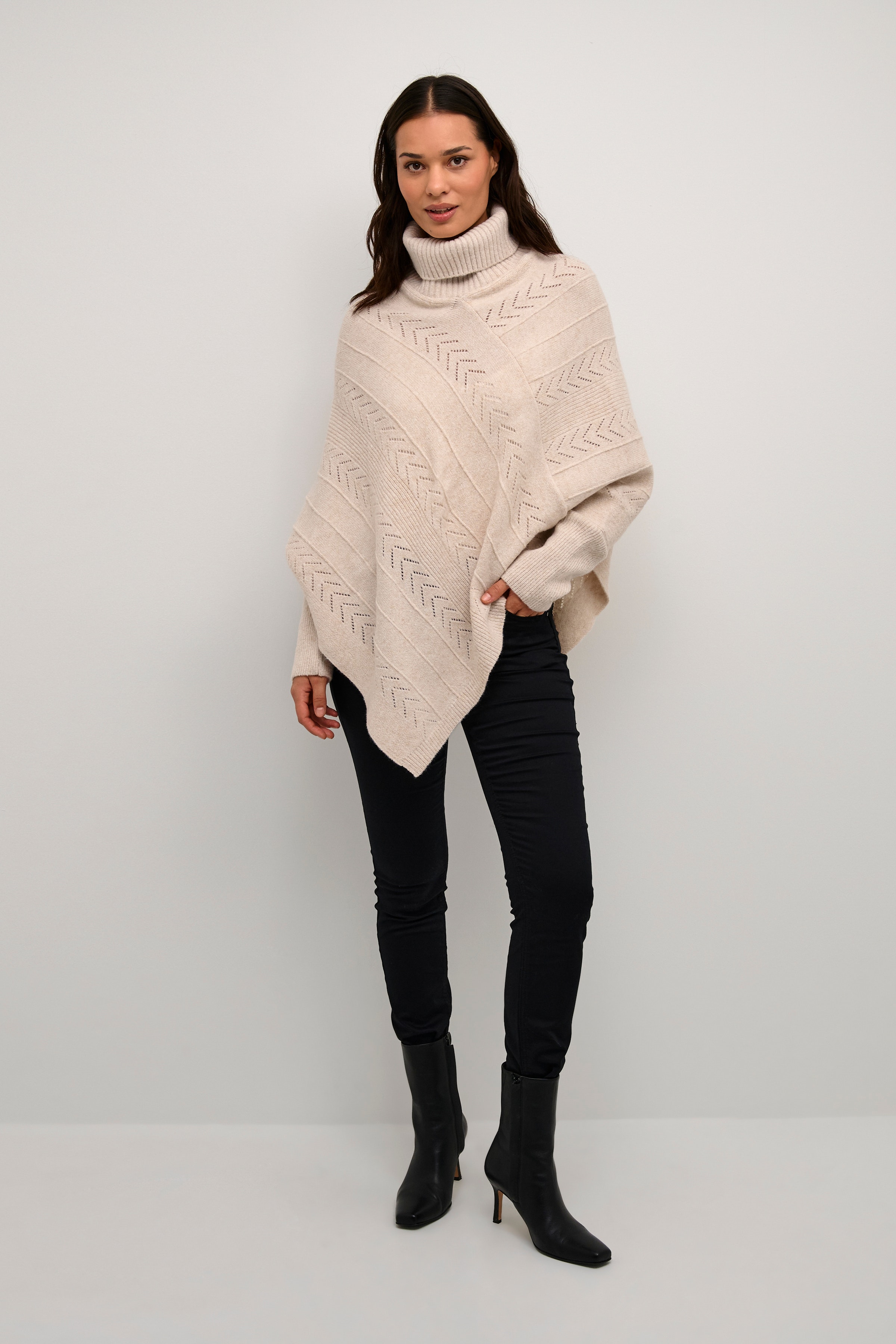 CRHoliday Poncho LOOKBOOK FRONT 10612387-100232