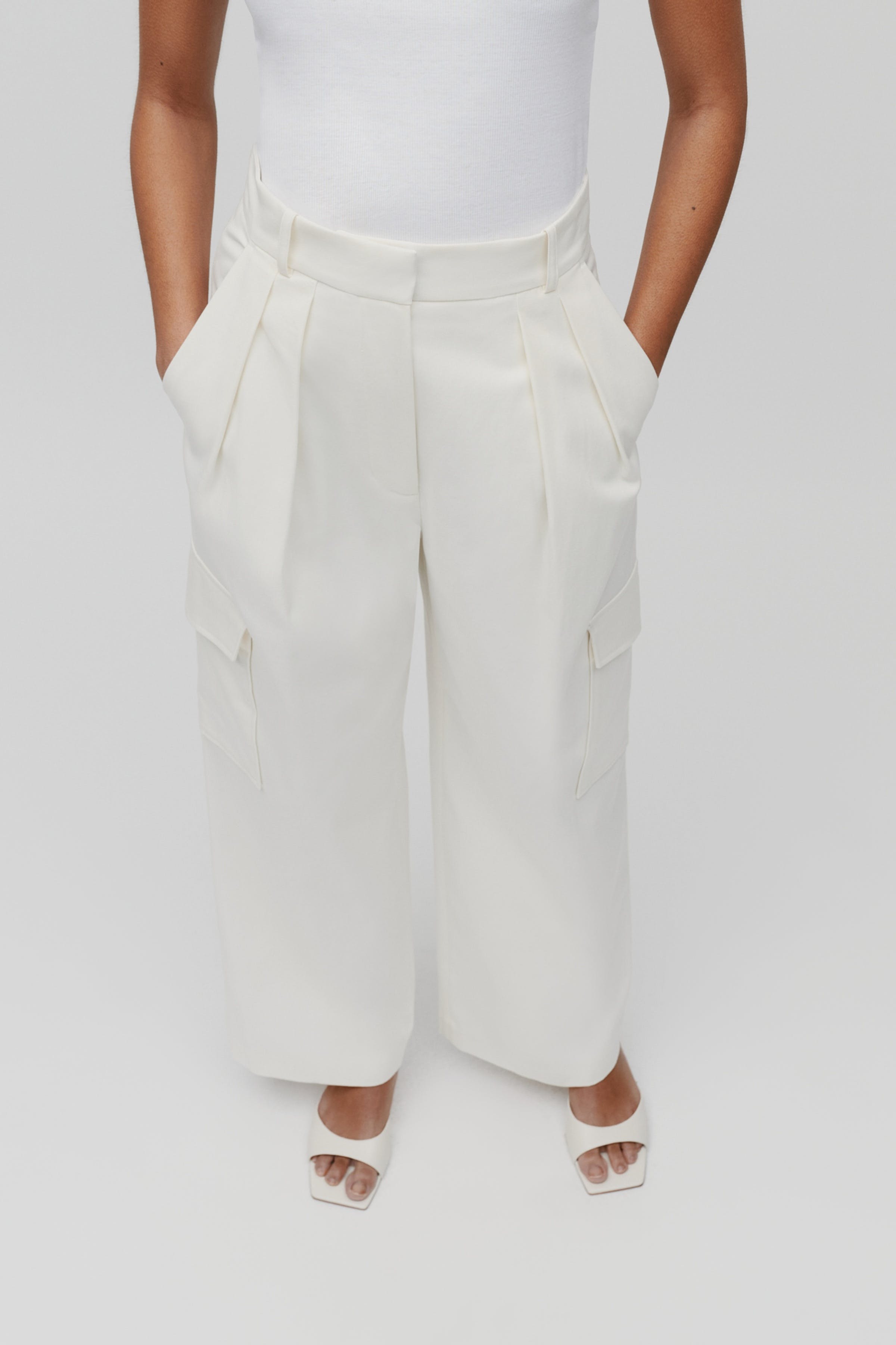 PRESTIGE Trousers LOOKBOOK FRONT 30600518-WH010