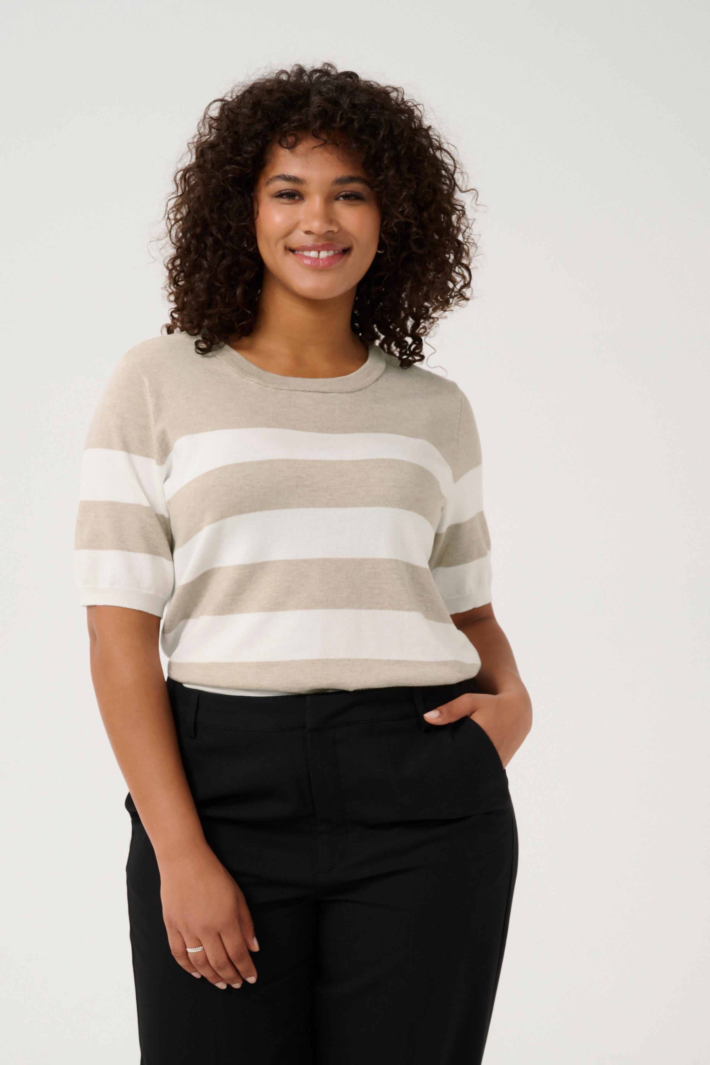 KClizzy Pullover LOOKBOOK FRONT 10582914-106619