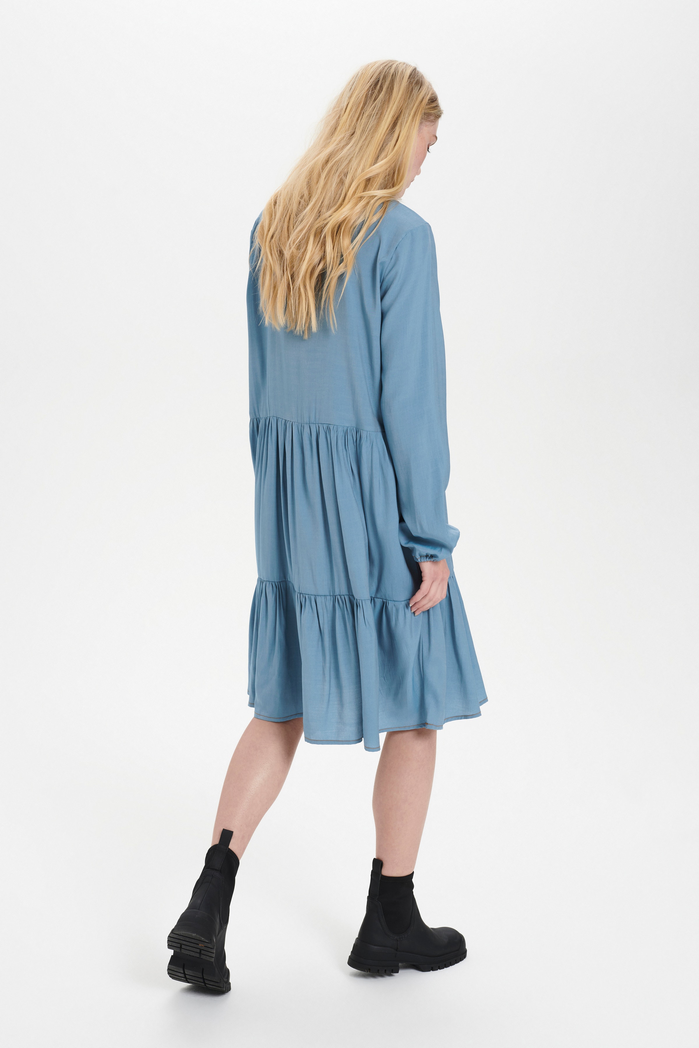 LilaSZ Dress

 LOOKBOOK BACK 30511819-600104