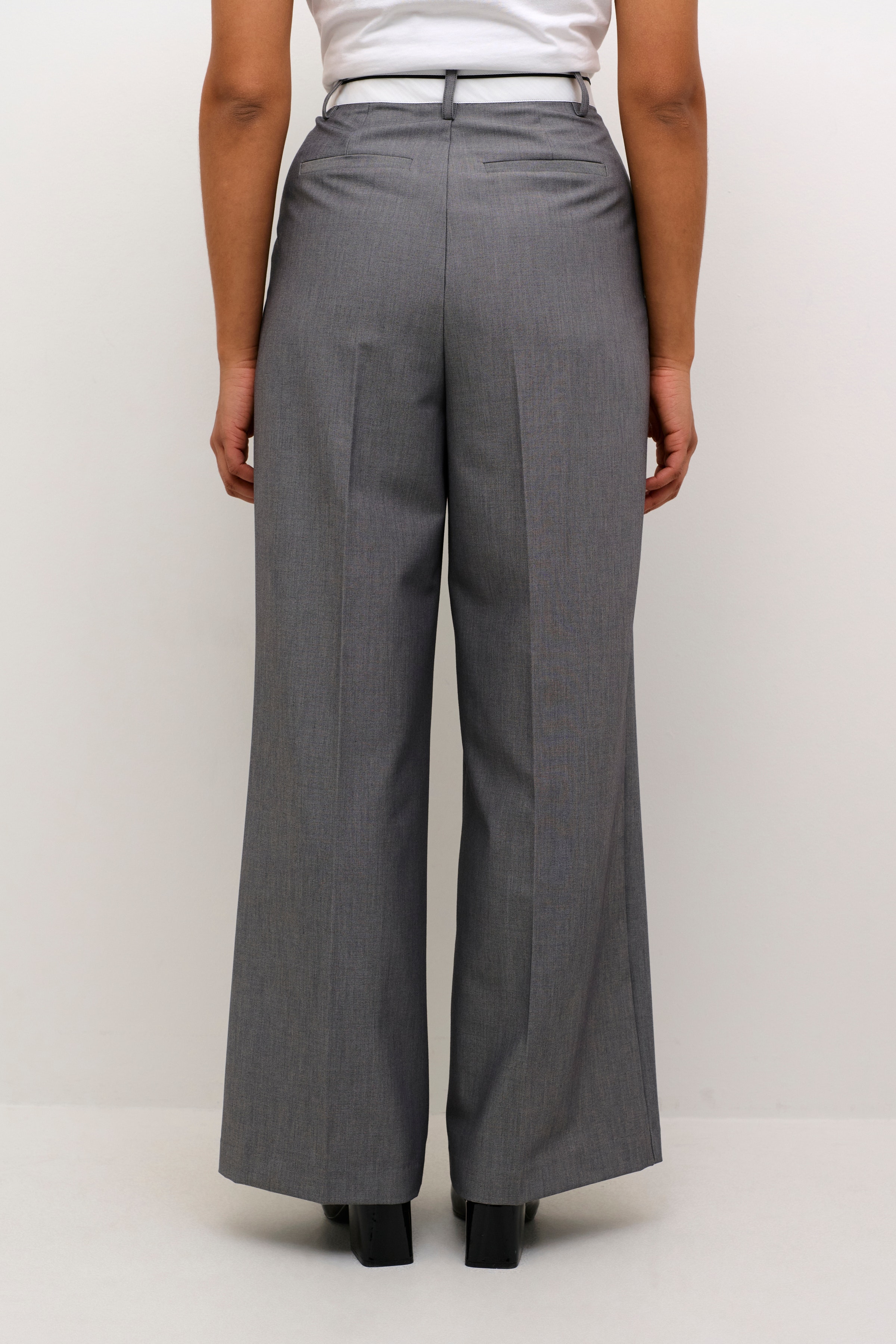 KArey Trousers LOOKBOOK BACK 10509191-100123