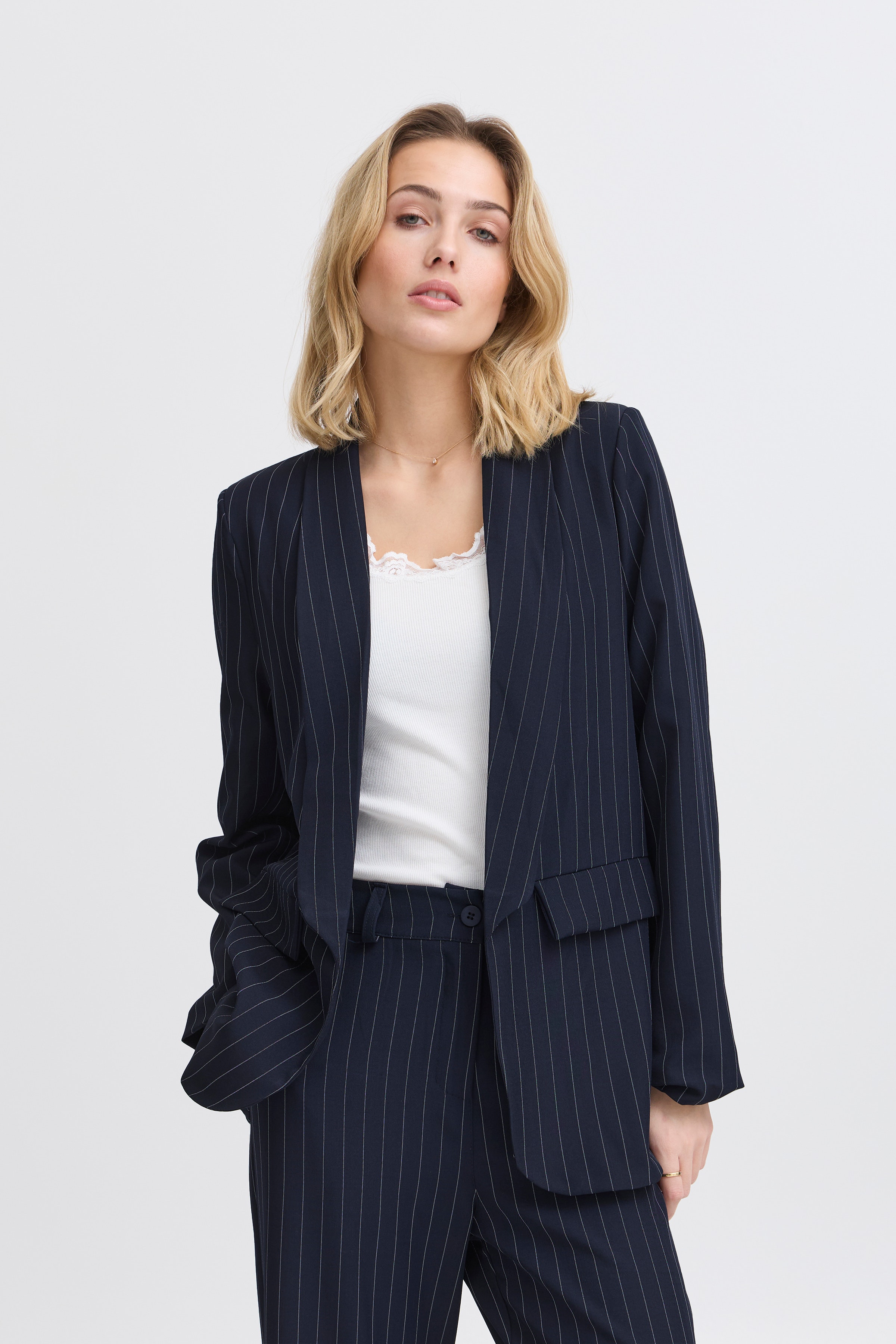 SBGELA Blazer LOOKBOOK FRONT 22100911-193923