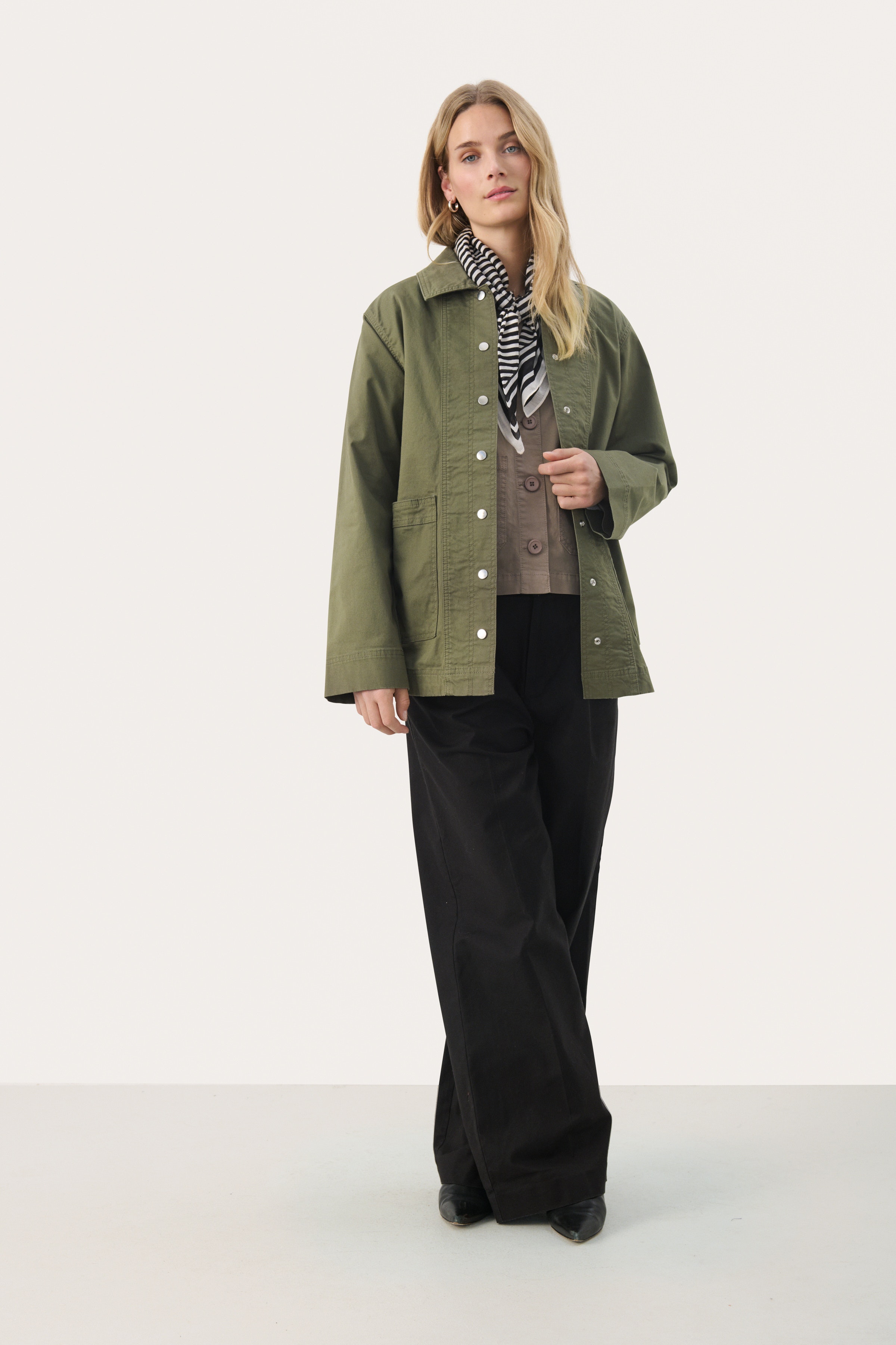 NadinPW Outerwear LOOKBOOK FRONT 30309180-190510