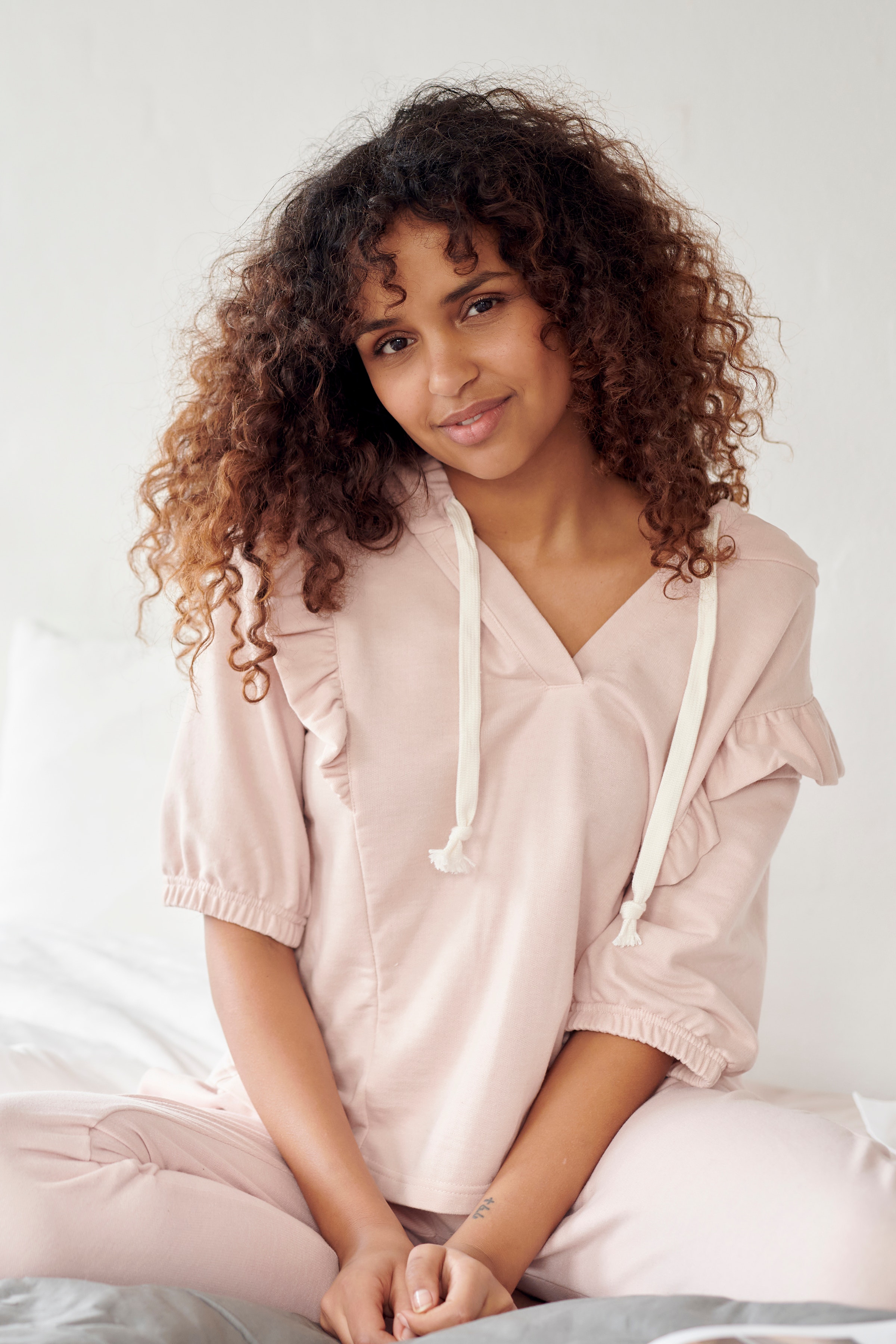 CREmiska Sweatshirt LOCATION NONE 10650651-102035