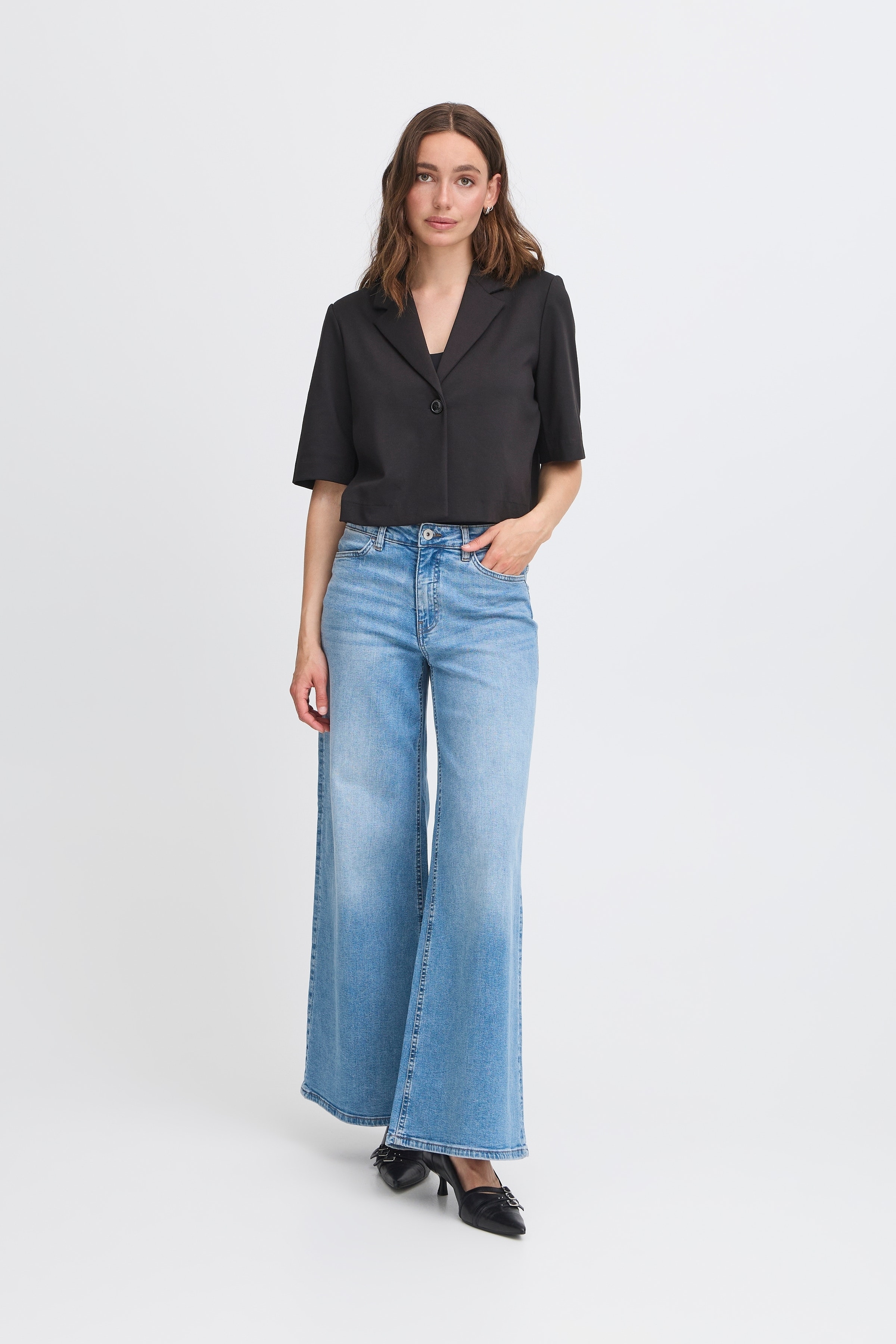 IHTWIGGY WIDE Jeans LOOKBOOK FRONT 20119022-19044